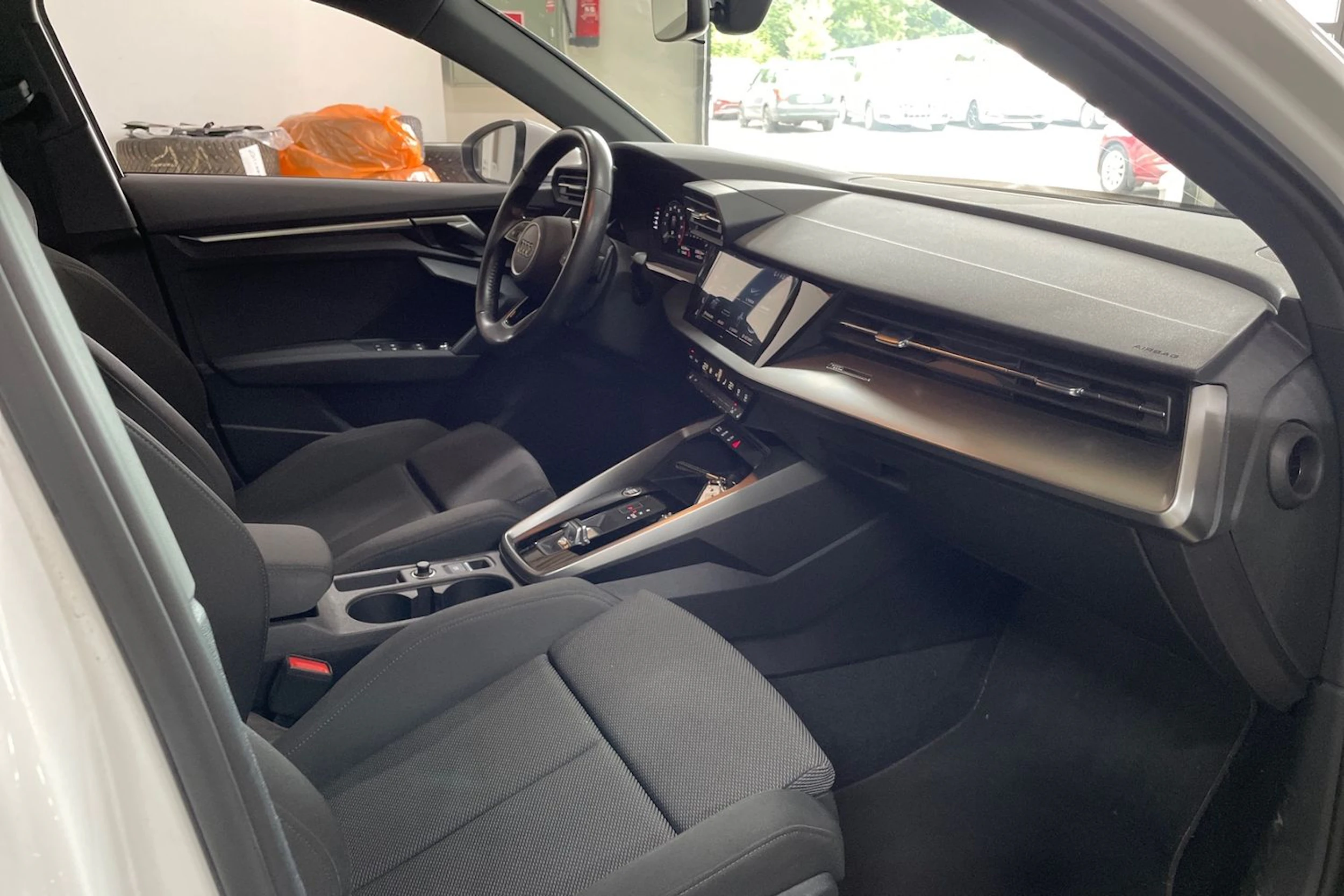 Valkoinen Audi A3 2021 kuva 24.