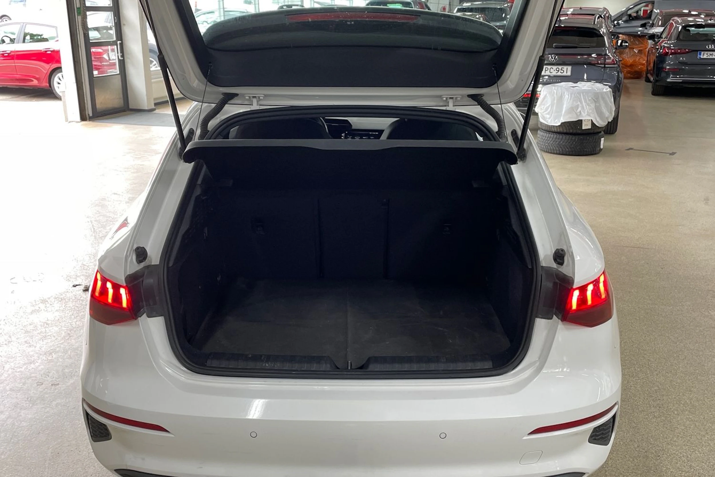 Valkoinen Audi A3 2021 kuva 25.