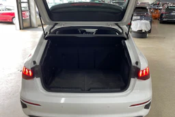 Valkoinen Audi A3 2021 kuva 25.