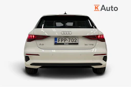 valkoinen Audi A3 2021 kuva 3.