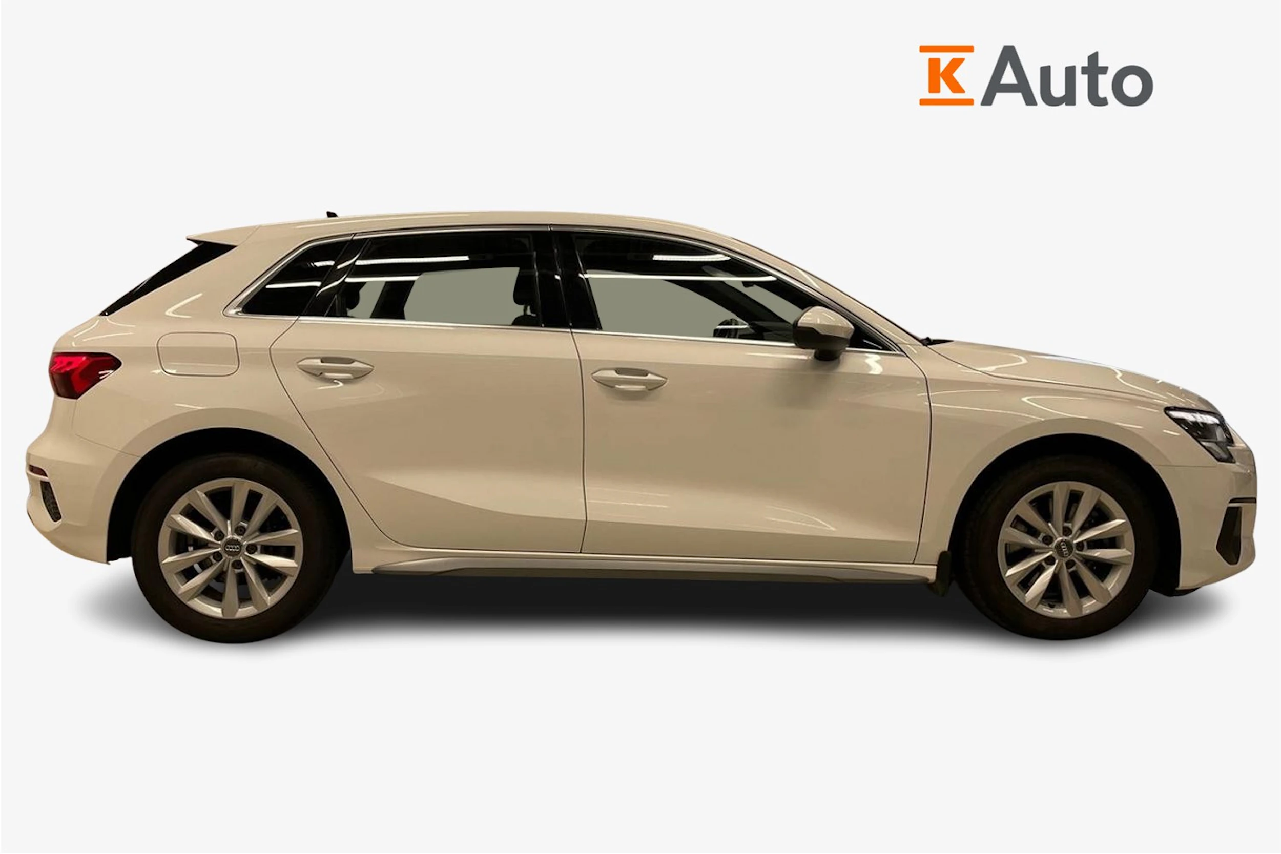 valkoinen Audi A3 2021 kuva 5.