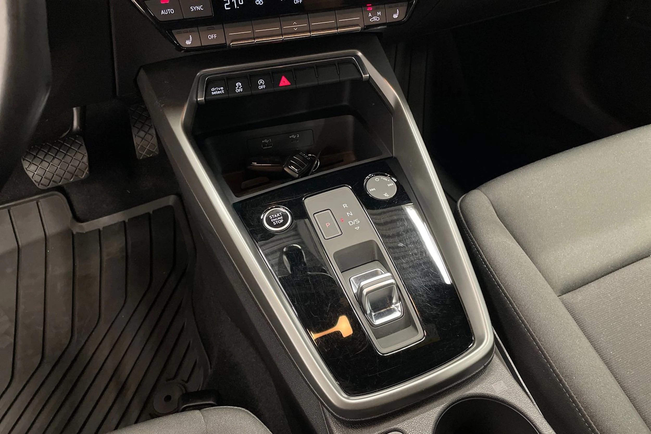 valkoinen Audi A3 2021 kuva 14.