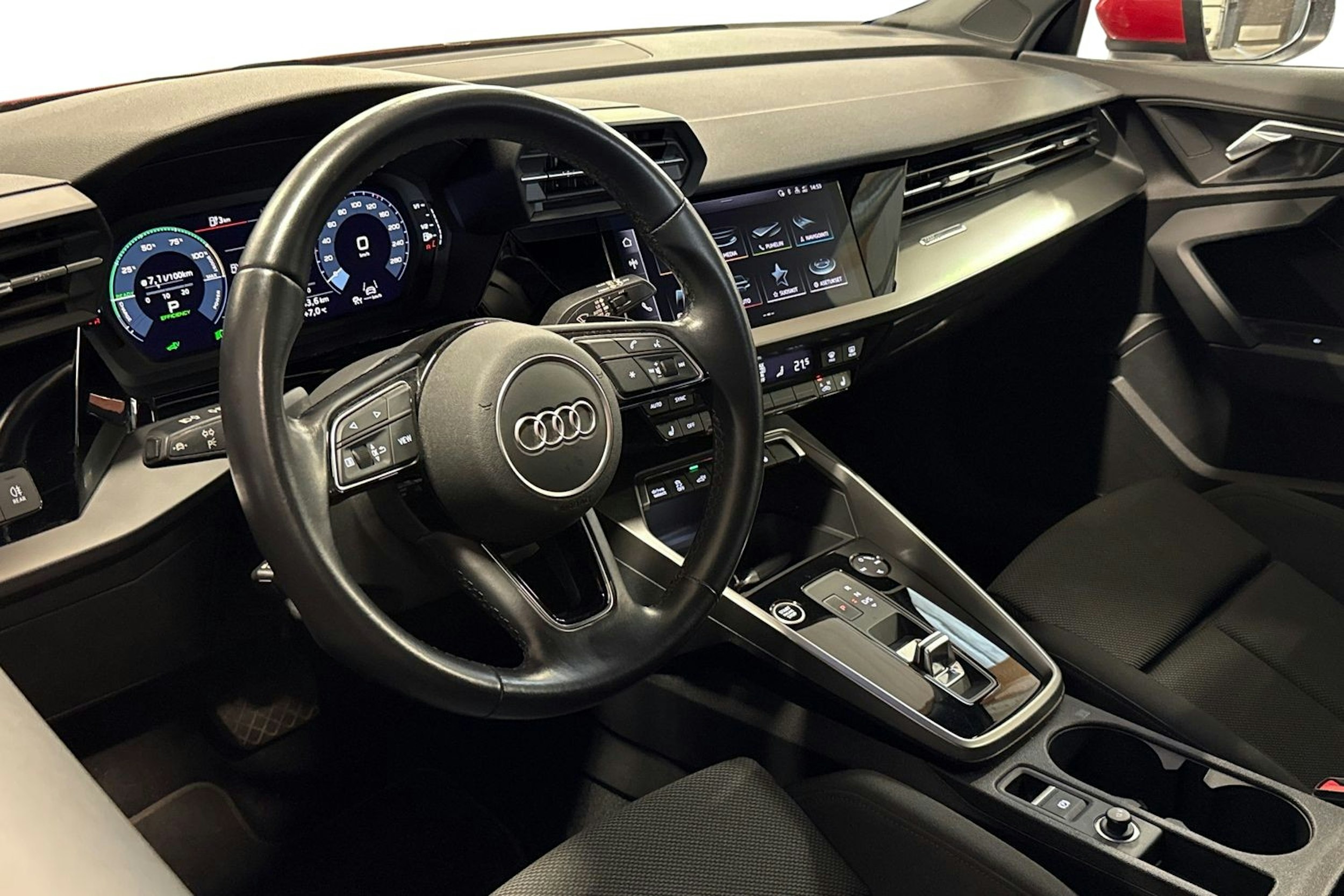punainen Audi A3 2021 kuva 3.