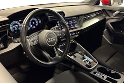 punainen Audi A3 2021 kuva 3.