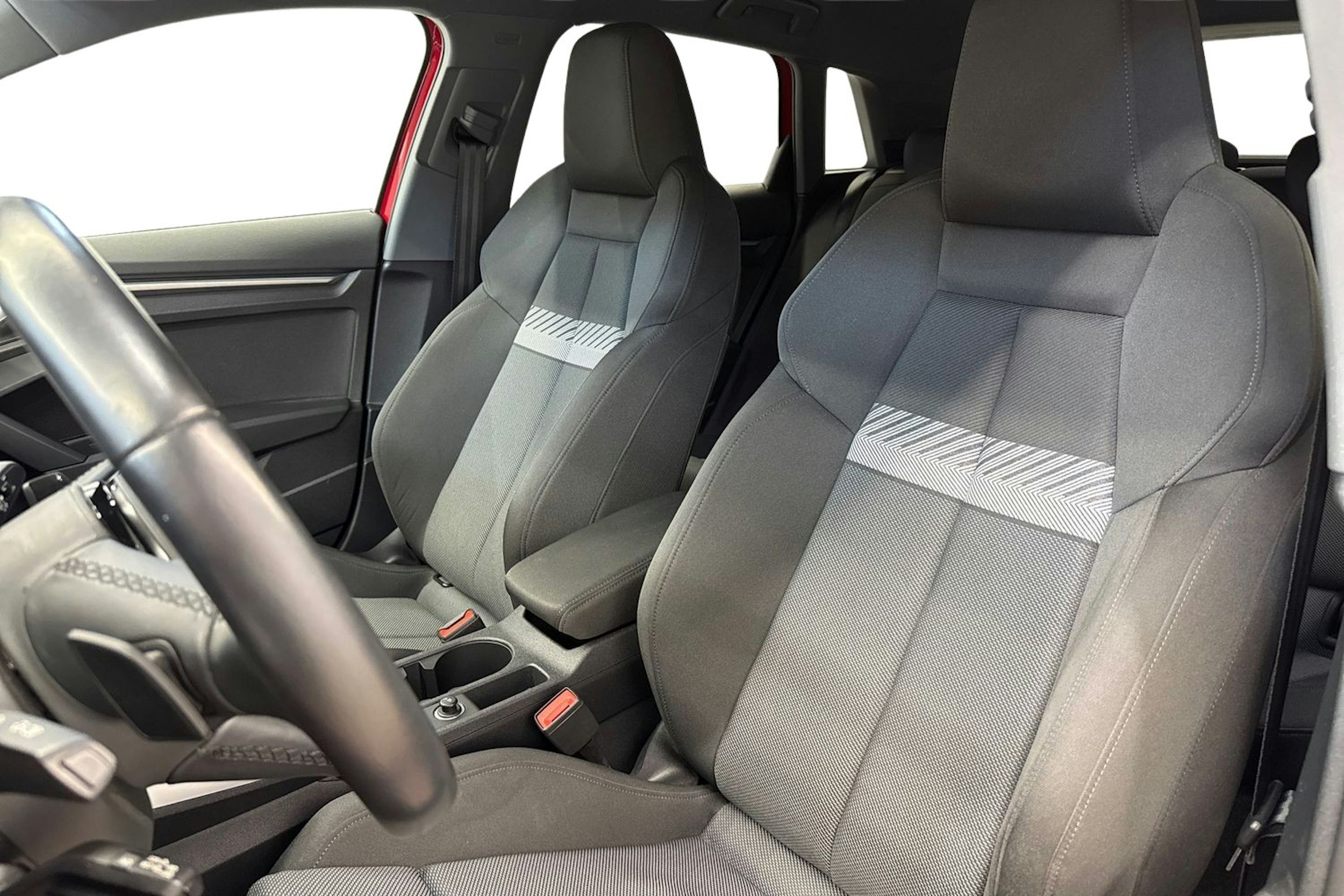 punainen Audi A3 2021 kuva 10.