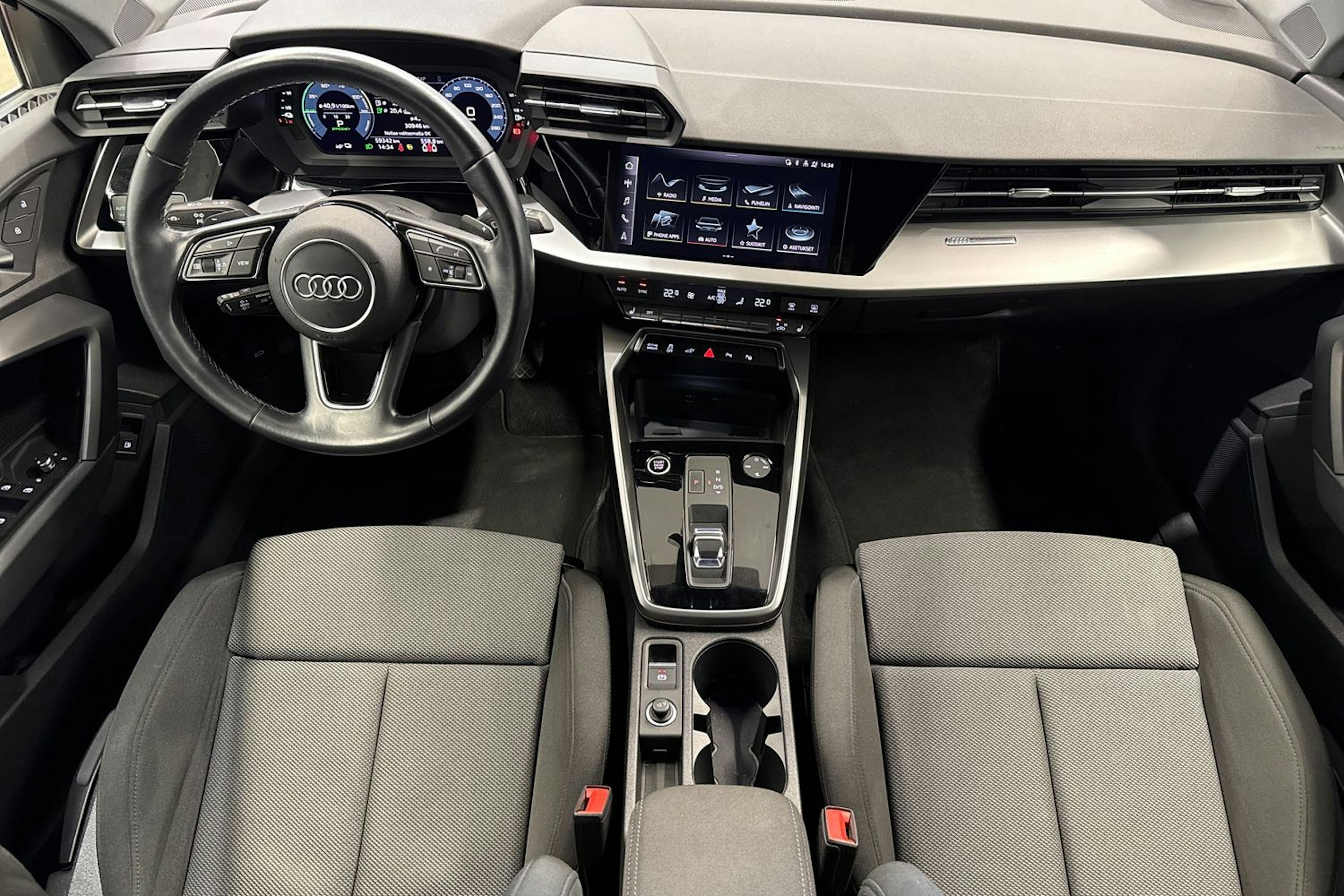 punainen Audi A3 2021 kuva 15.