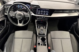 punainen Audi A3 2021 kuva 15.