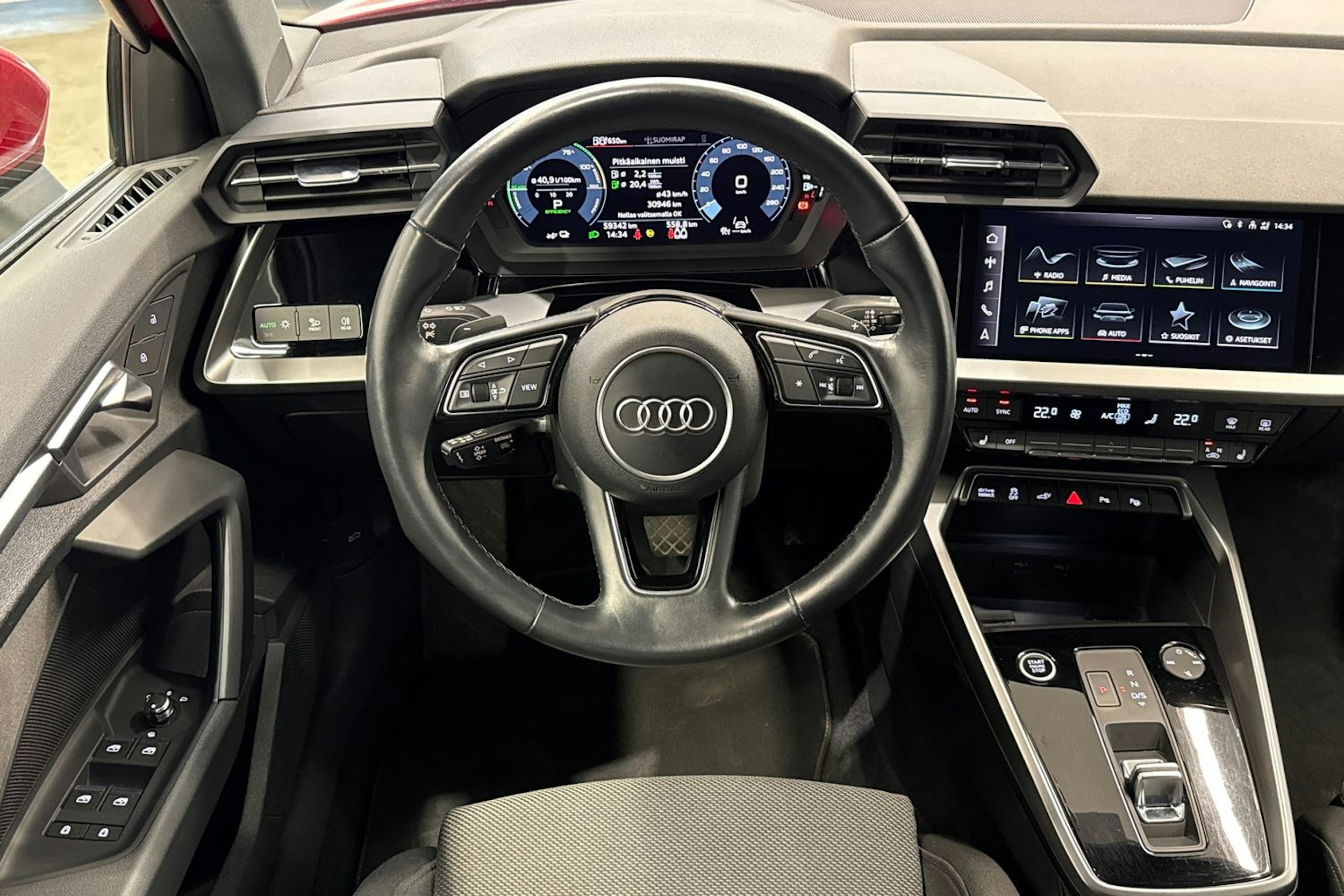 punainen Audi A3 2021 kuva 16.