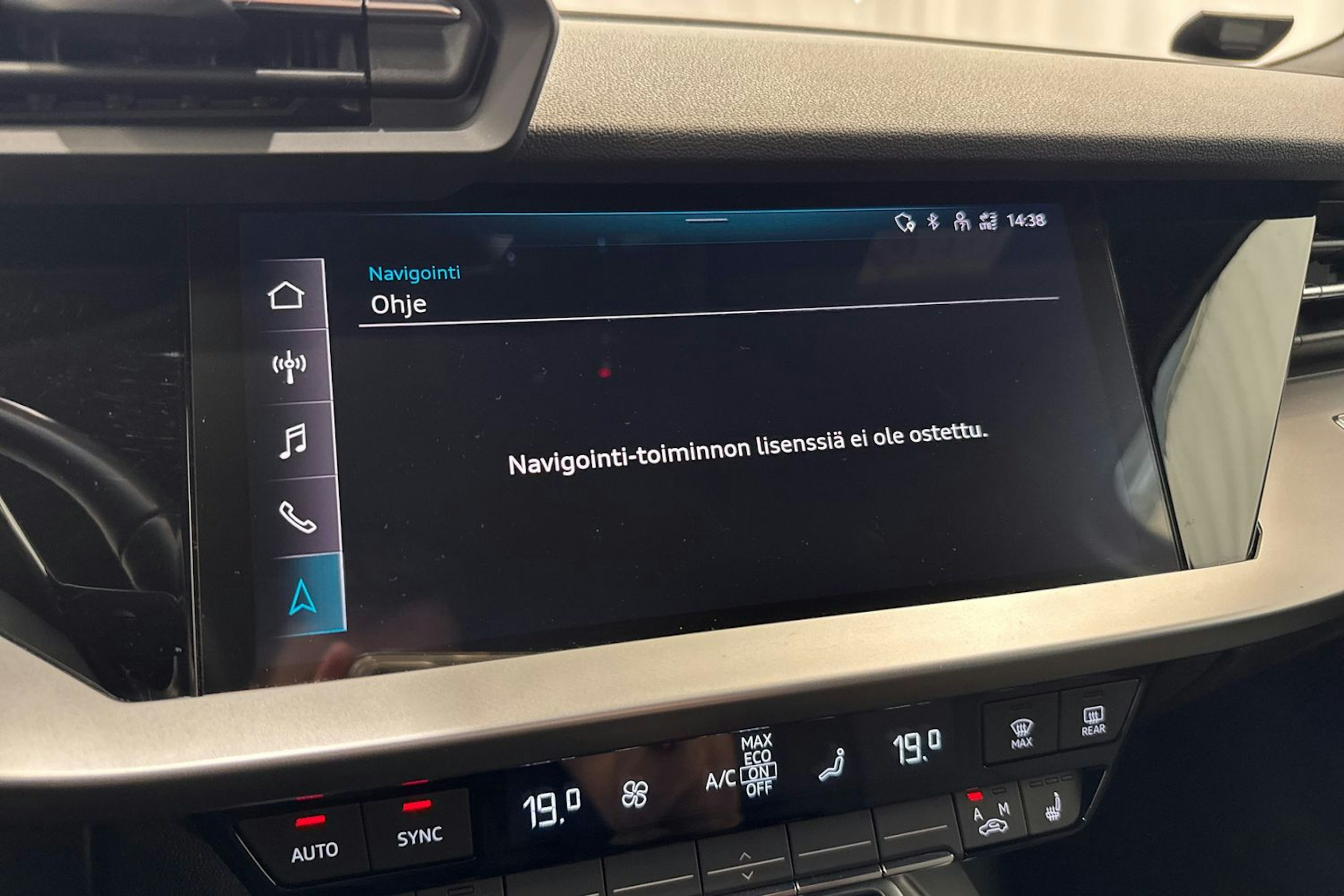 punainen Audi A3 2021 kuva 28.