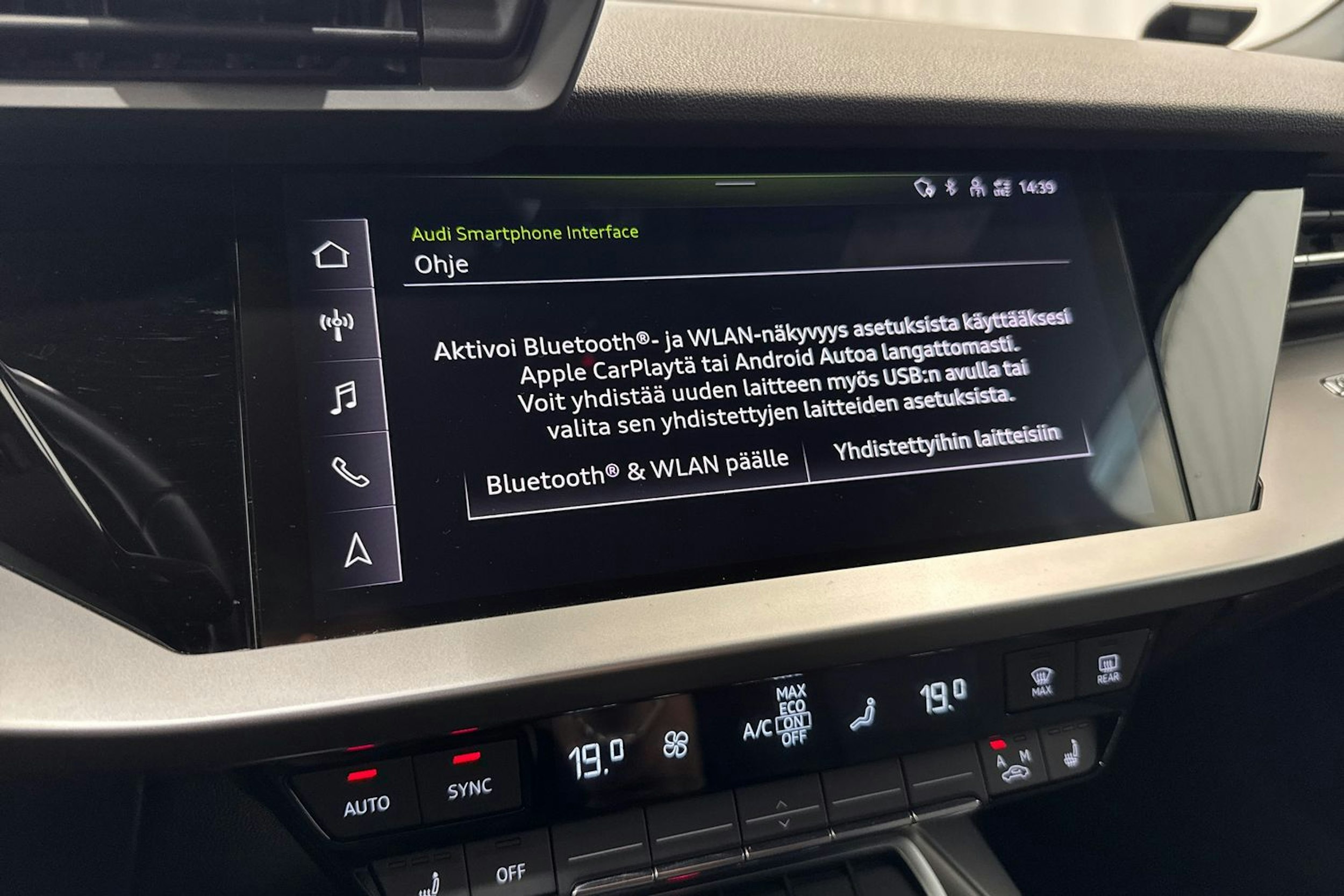 punainen Audi A3 2021 kuva 29.