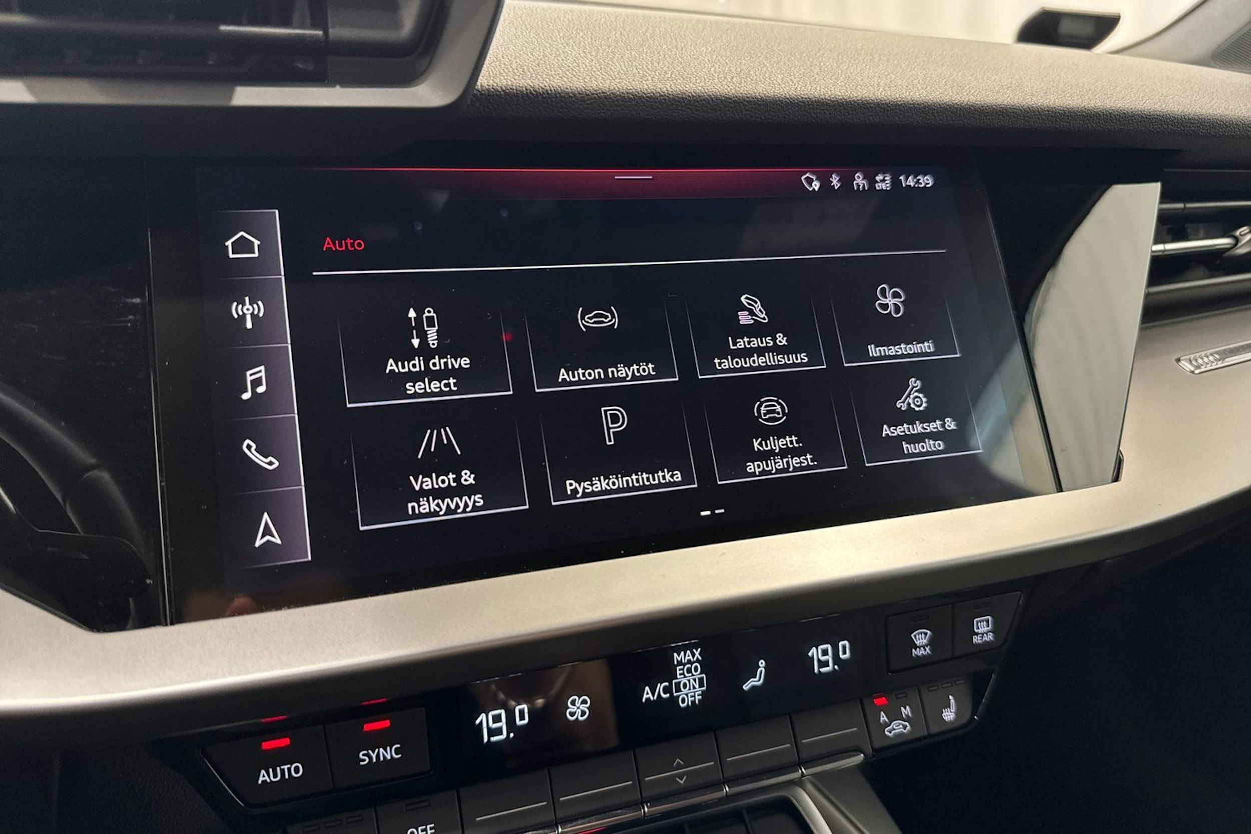 punainen Audi A3 2021 kuva 30.