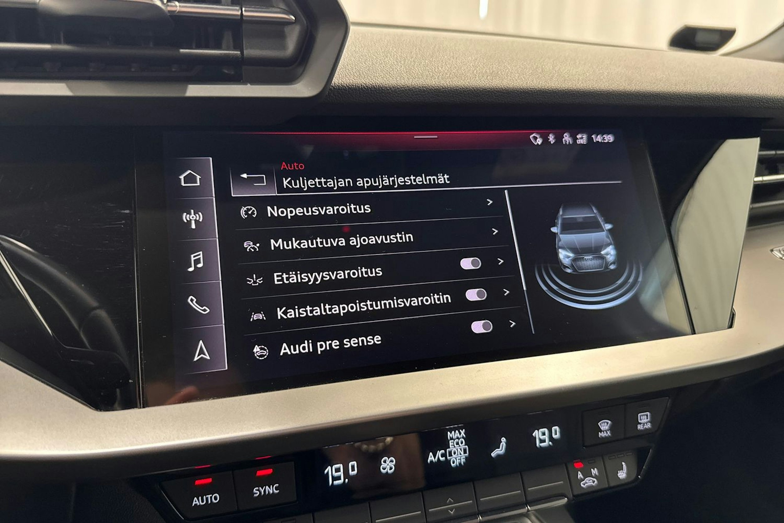 punainen Audi A3 2021 kuva 32.