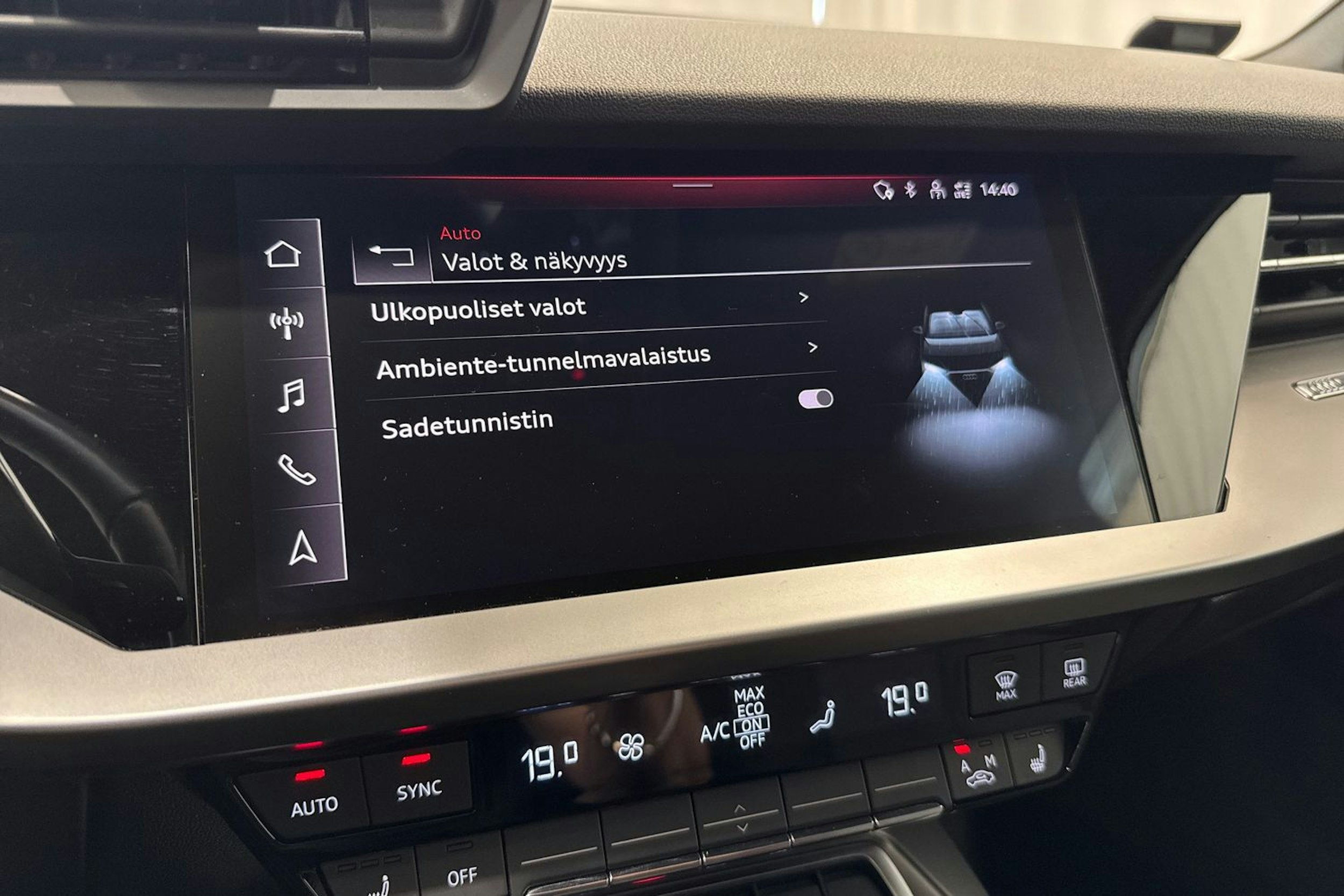punainen Audi A3 2021 kuva 34.