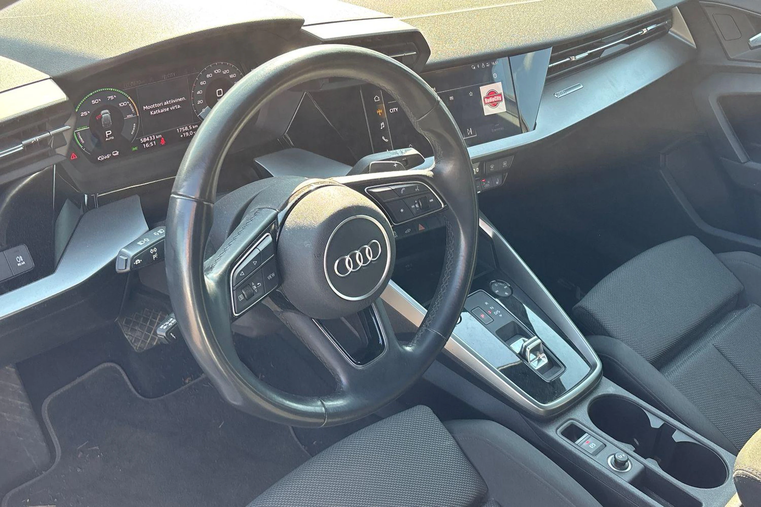 Valkoinen Audi A3 2021 kuva 3.