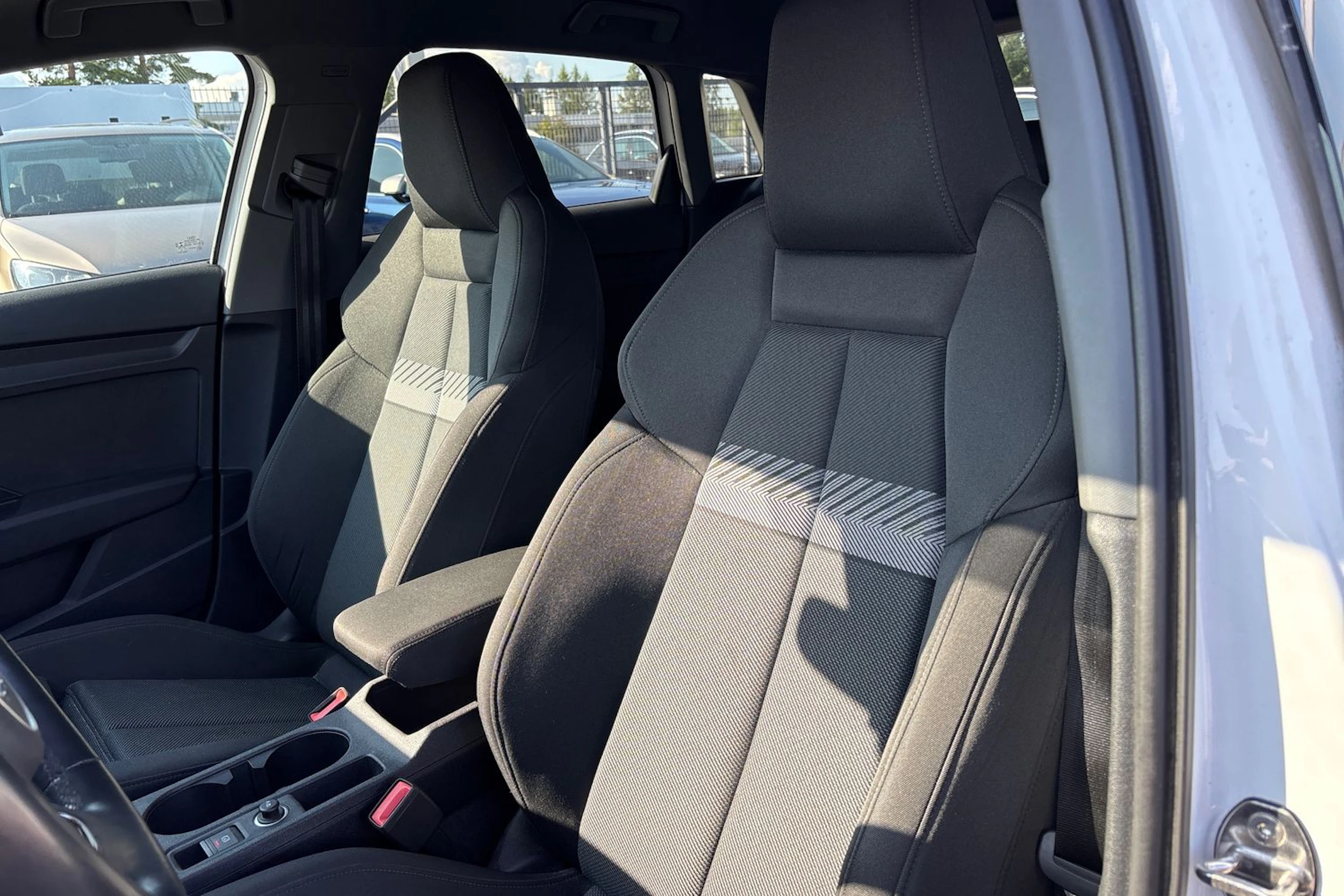 Valkoinen Audi A3 2021 kuva 5.