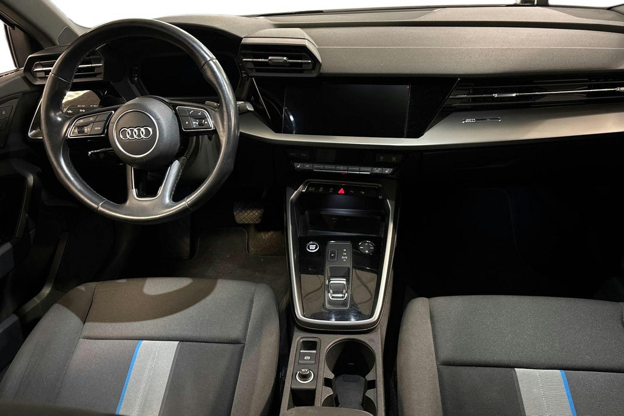 valkoinen Audi A3 2021 kuva 9.