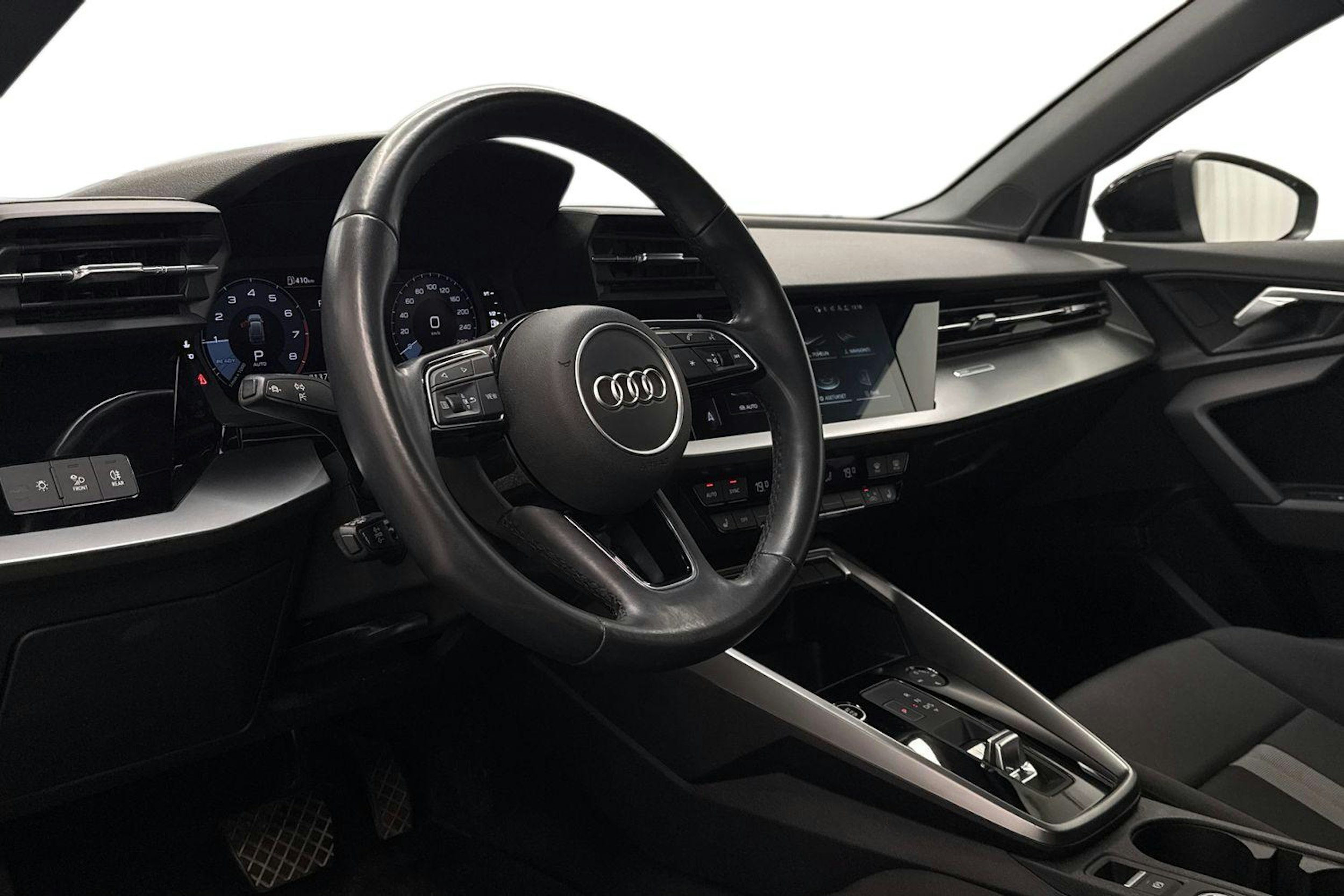 Musta Audi A3 2021 kuva 7.