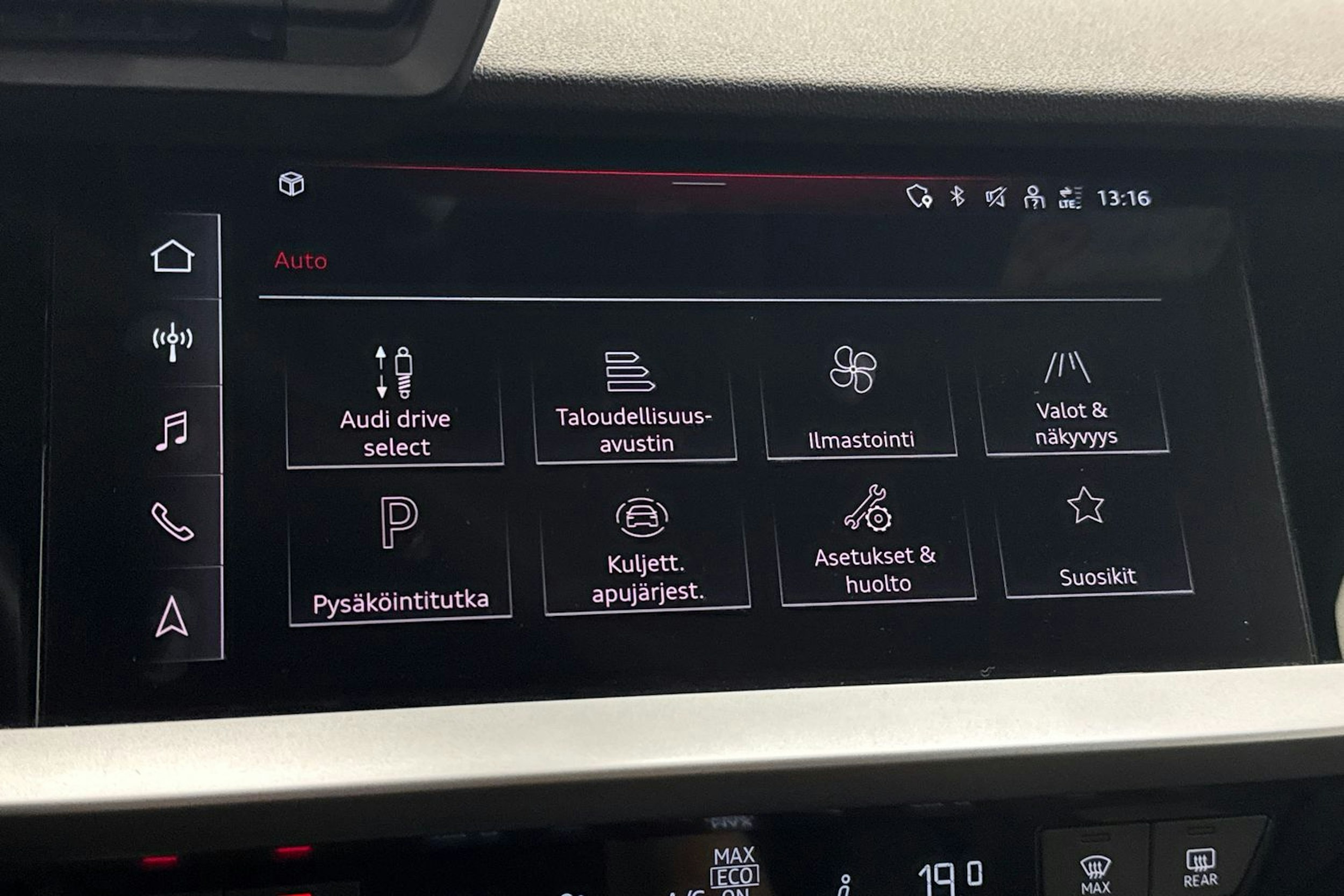 Musta Audi A3 2021 kuva 28.