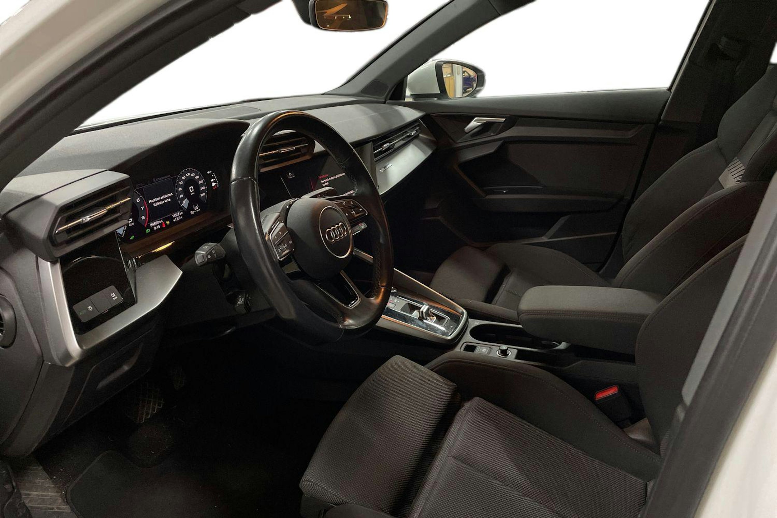 valkoinen Audi A3 2021 kuva 7.