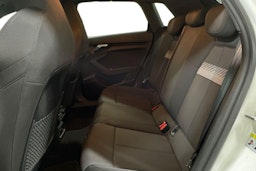 valkoinen Audi A3 2021 kuva 10.