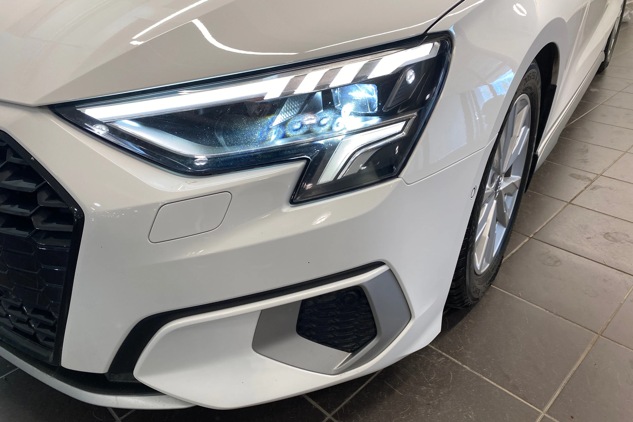 valkoinen Audi A3 2021 kuva 17.