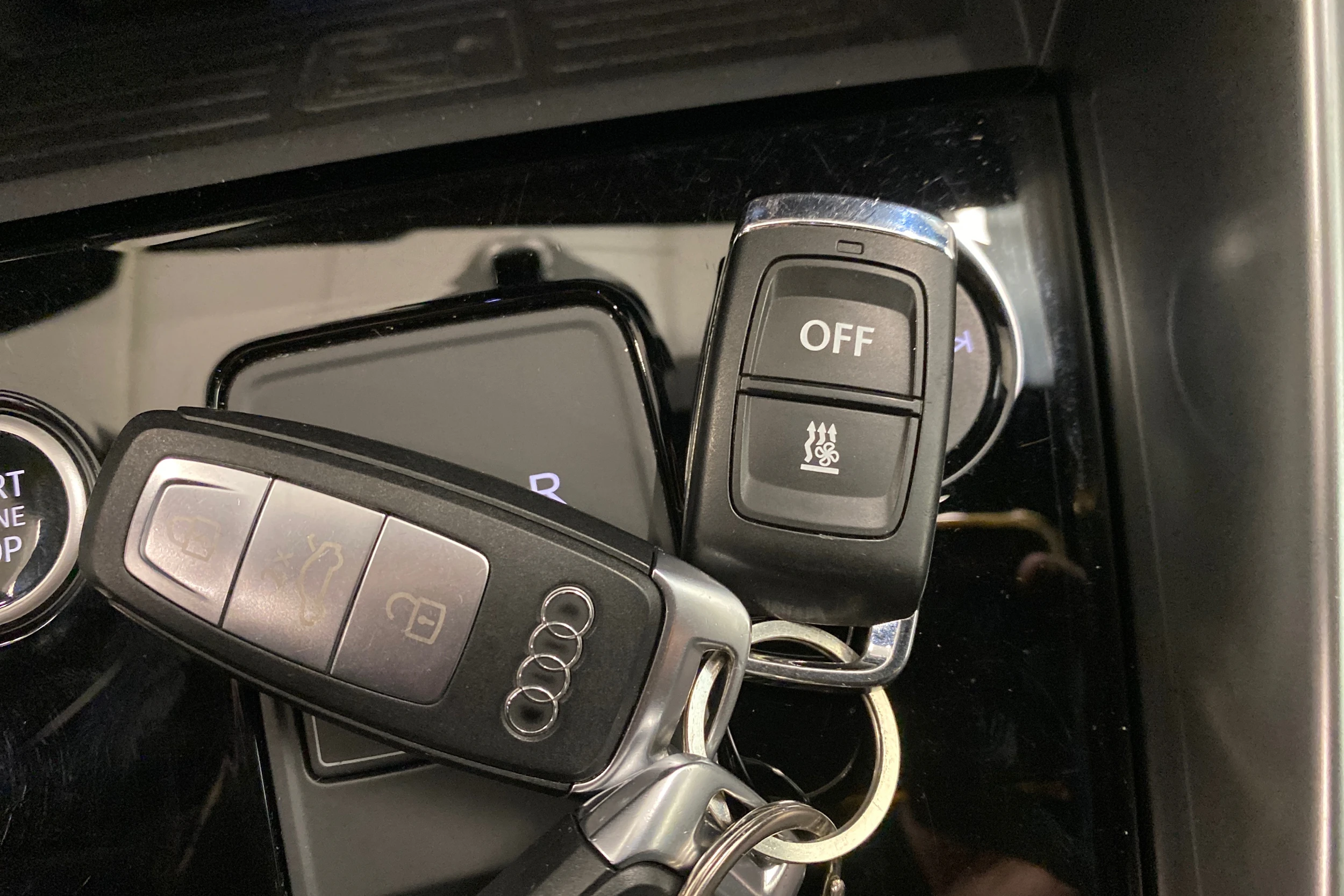 valkoinen Audi A3 2021 kuva 22.