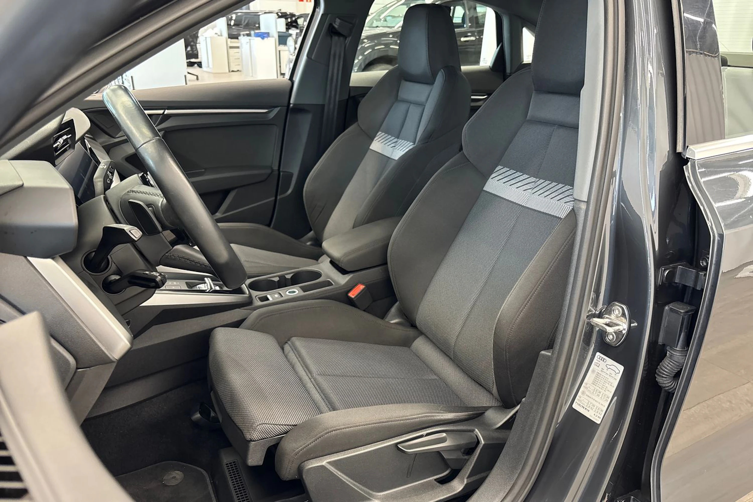 harmaa Audi A3 2021 kuva 24.