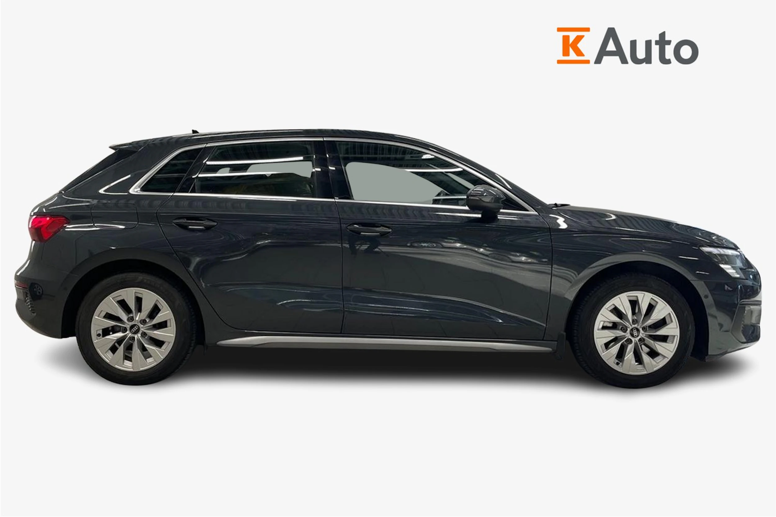 Harmaa Audi A3 2021 kuva 5.