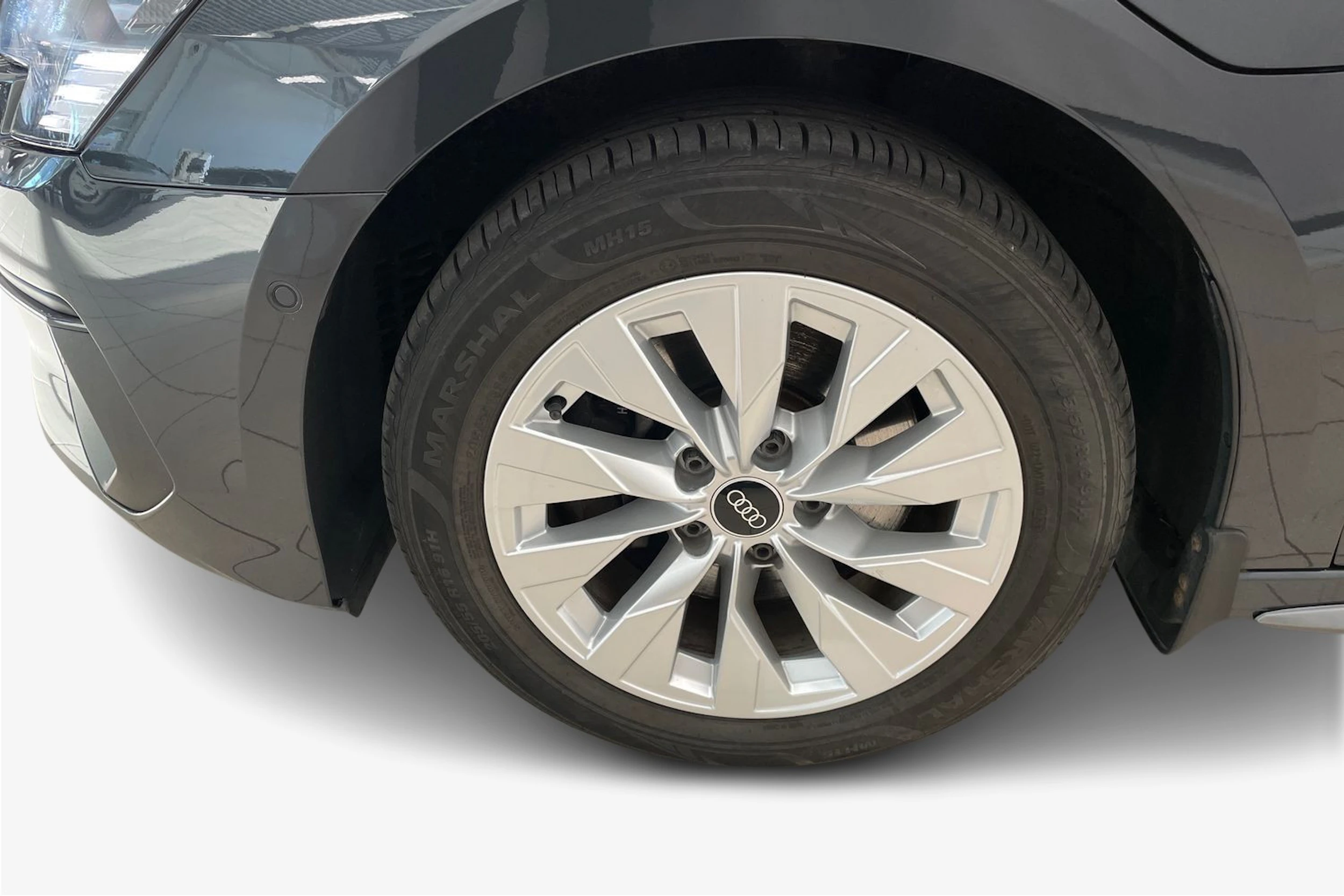 Harmaa Audi A3 2021 kuva 9.