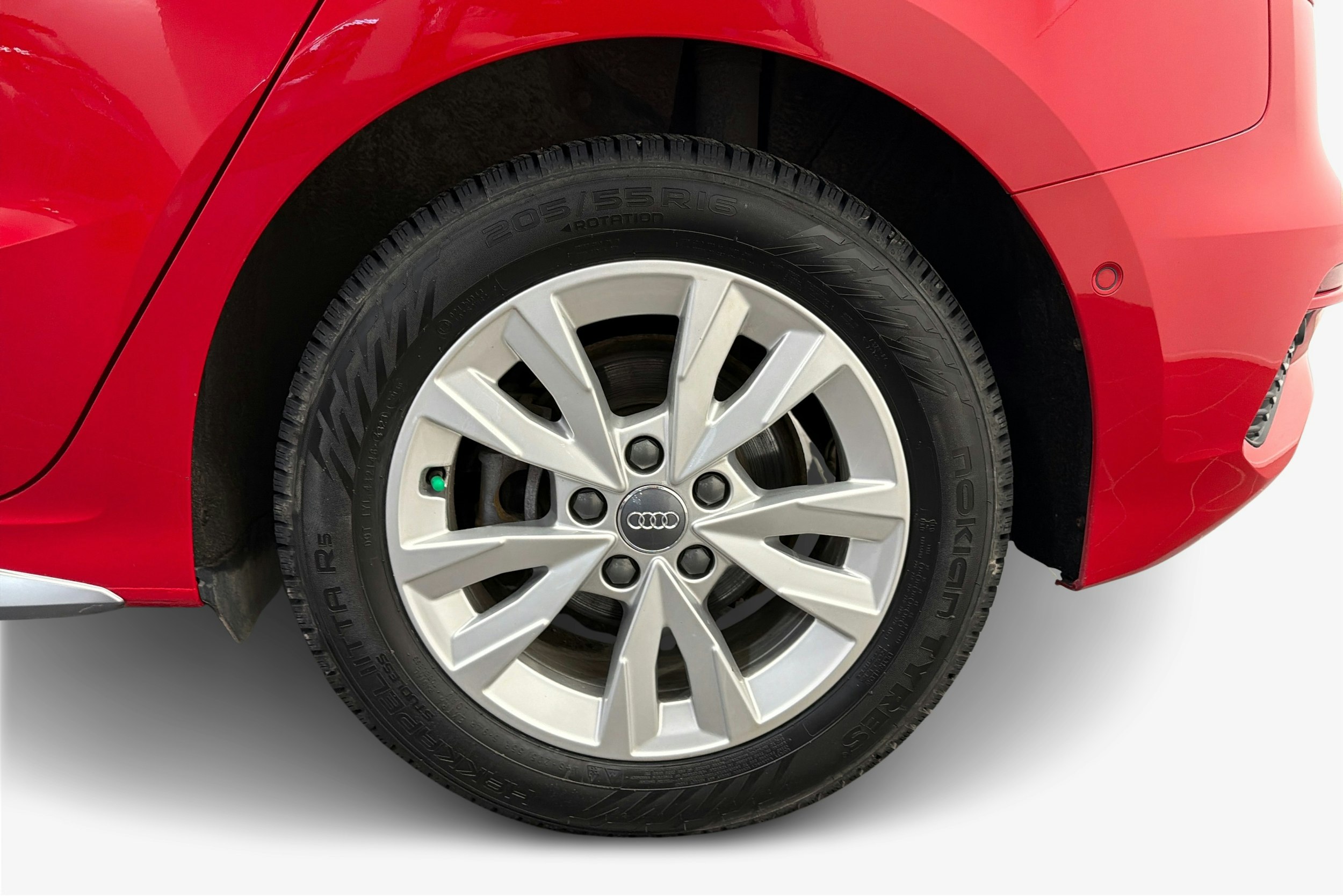 Punainen Audi A3 2021 kuva 11.