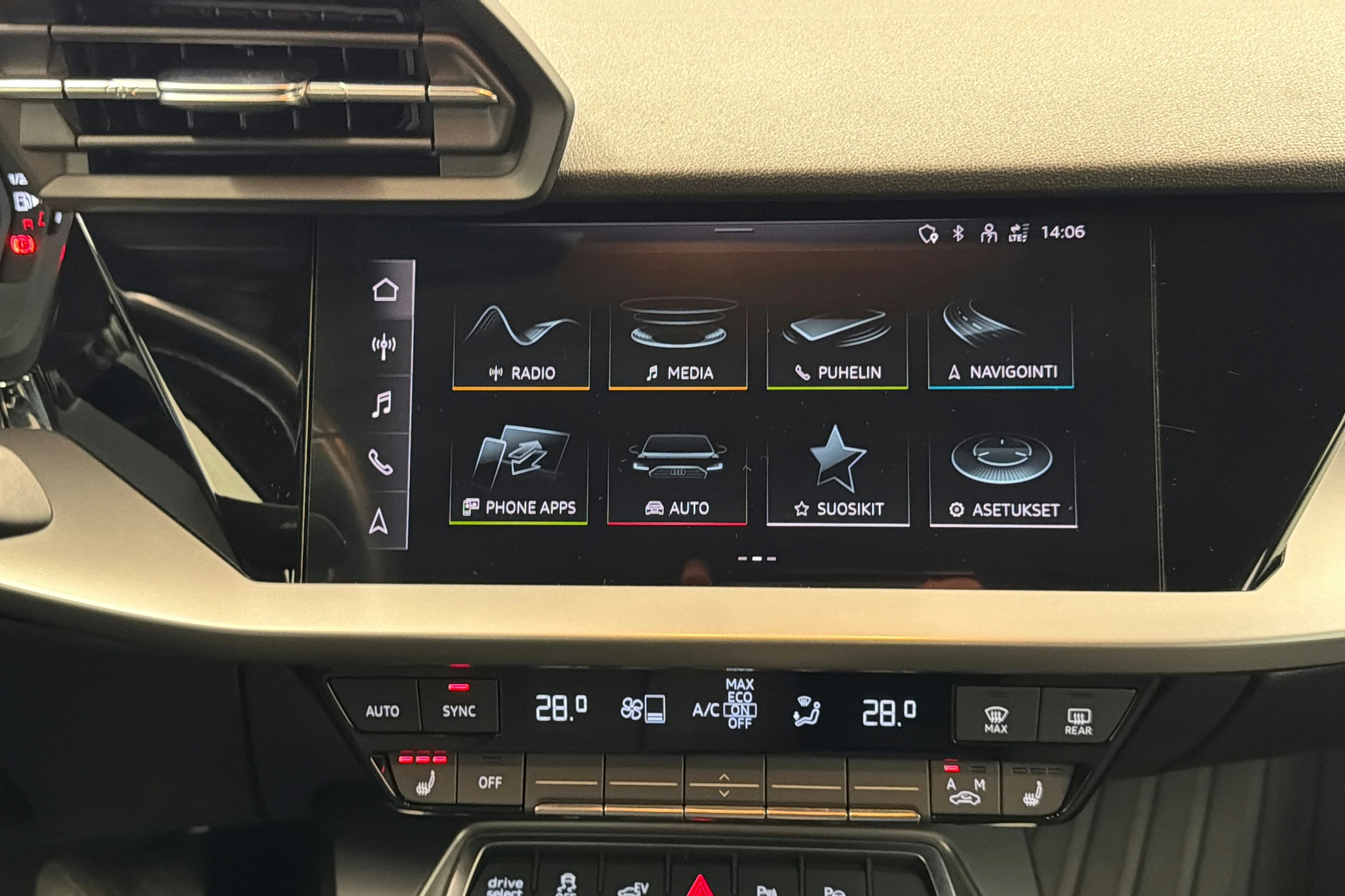 Punainen Audi A3 2021 kuva 15.