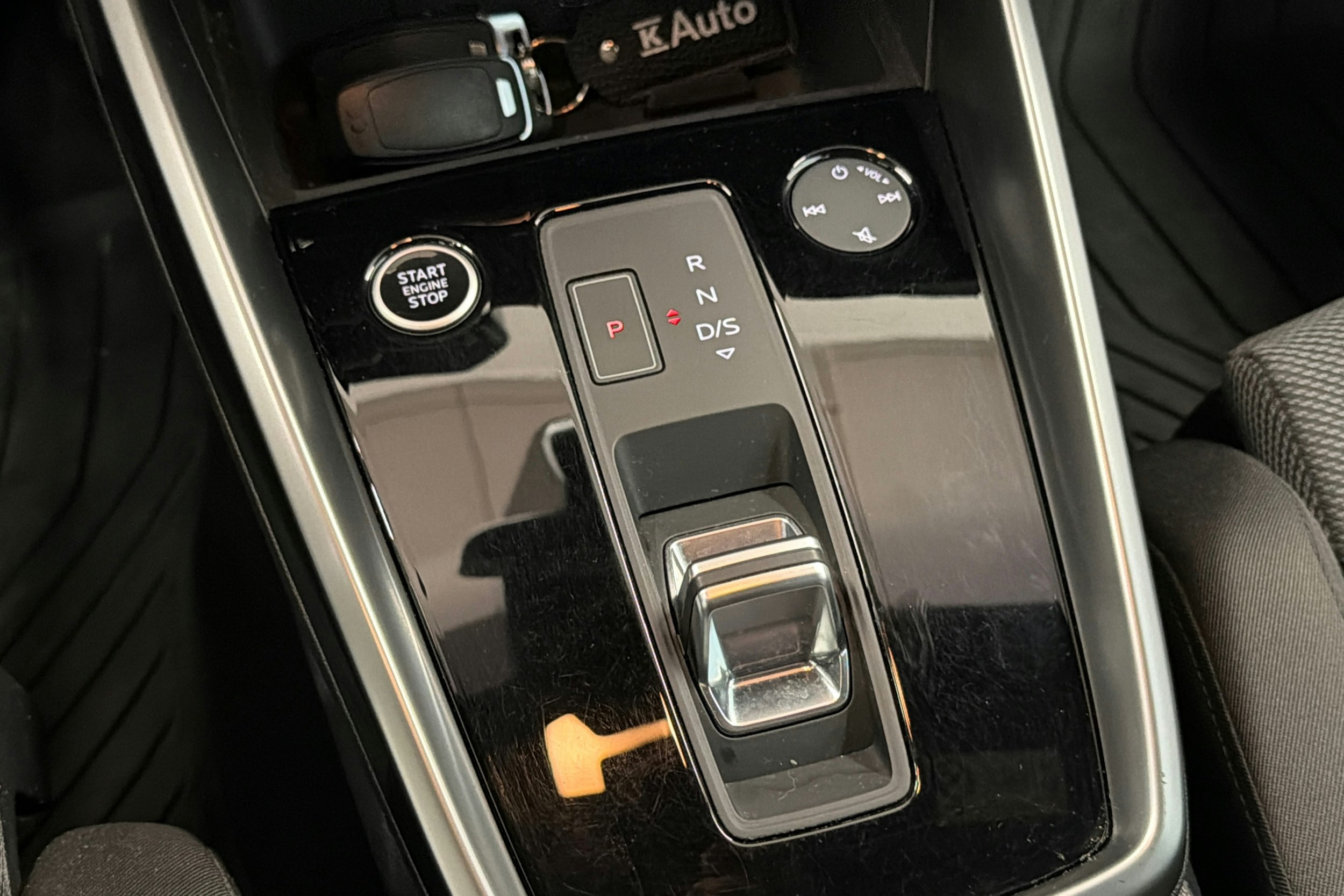 Punainen Audi A3 2021 kuva 16.