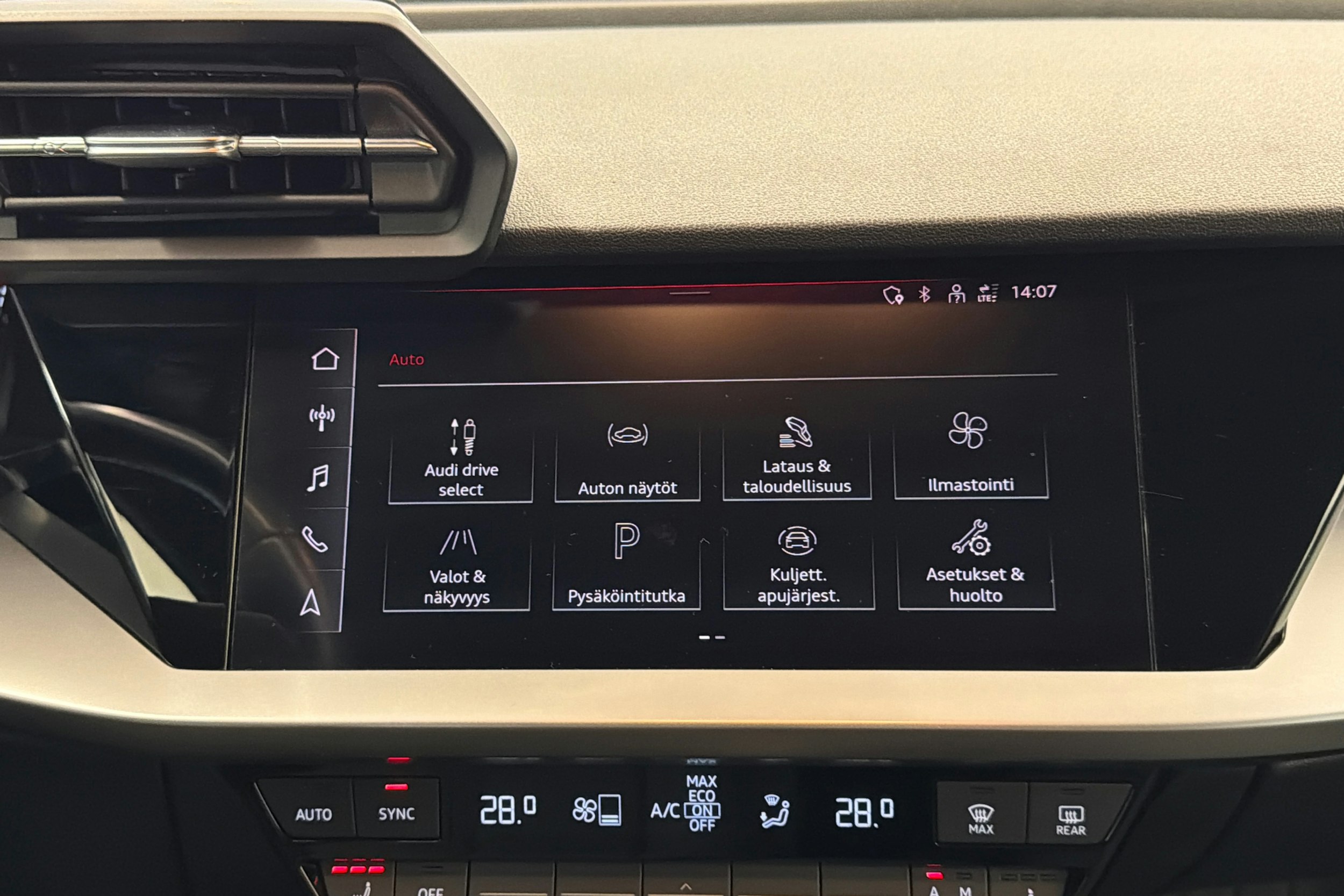 Punainen Audi A3 2021 kuva 18.