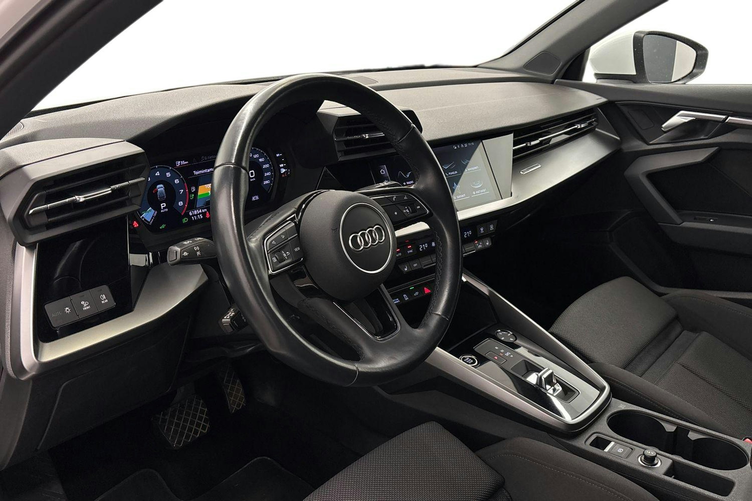valkoinen Audi A3 2021 kuva 6.