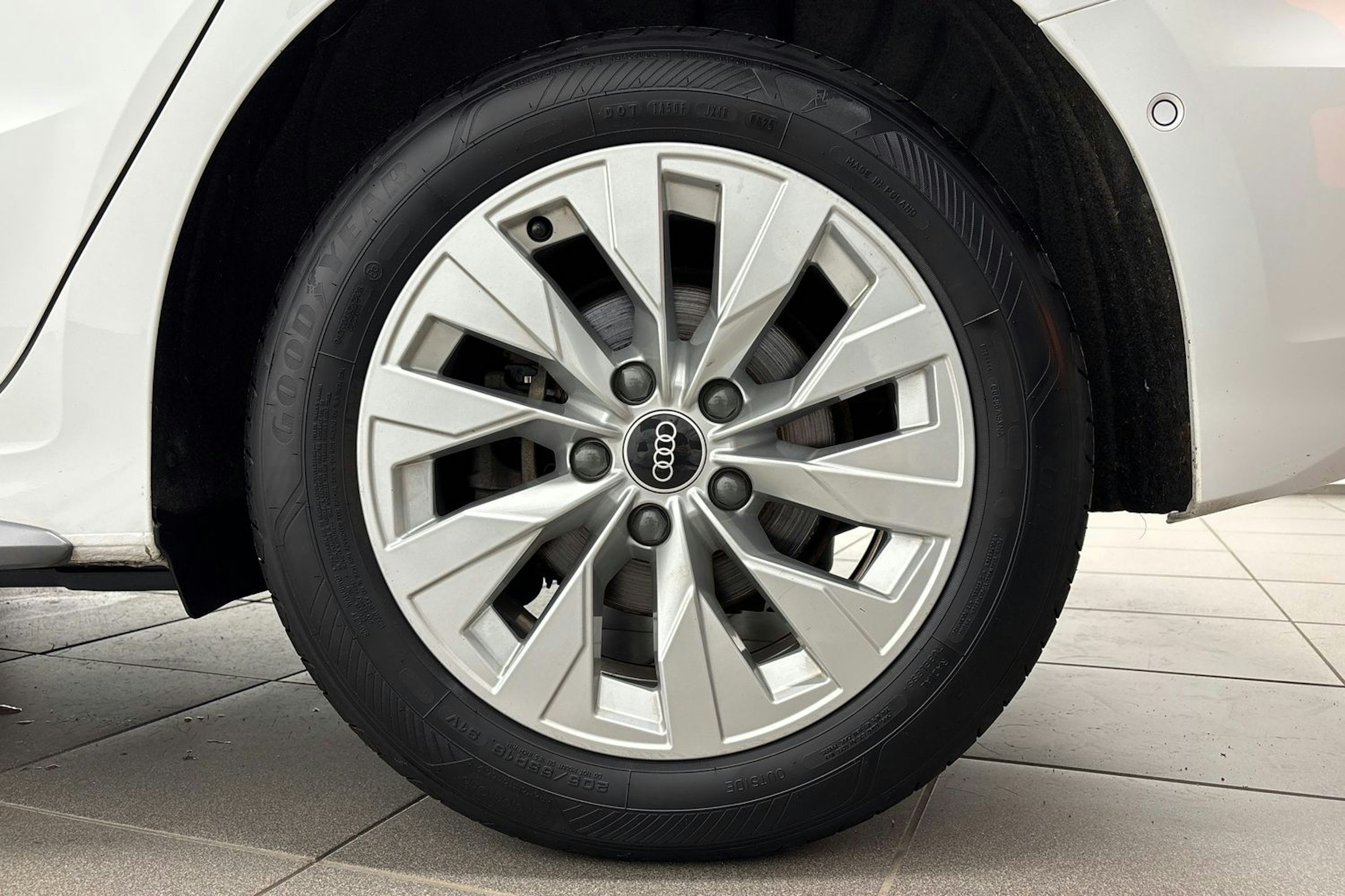 valkoinen Audi A3 2021 kuva 9.