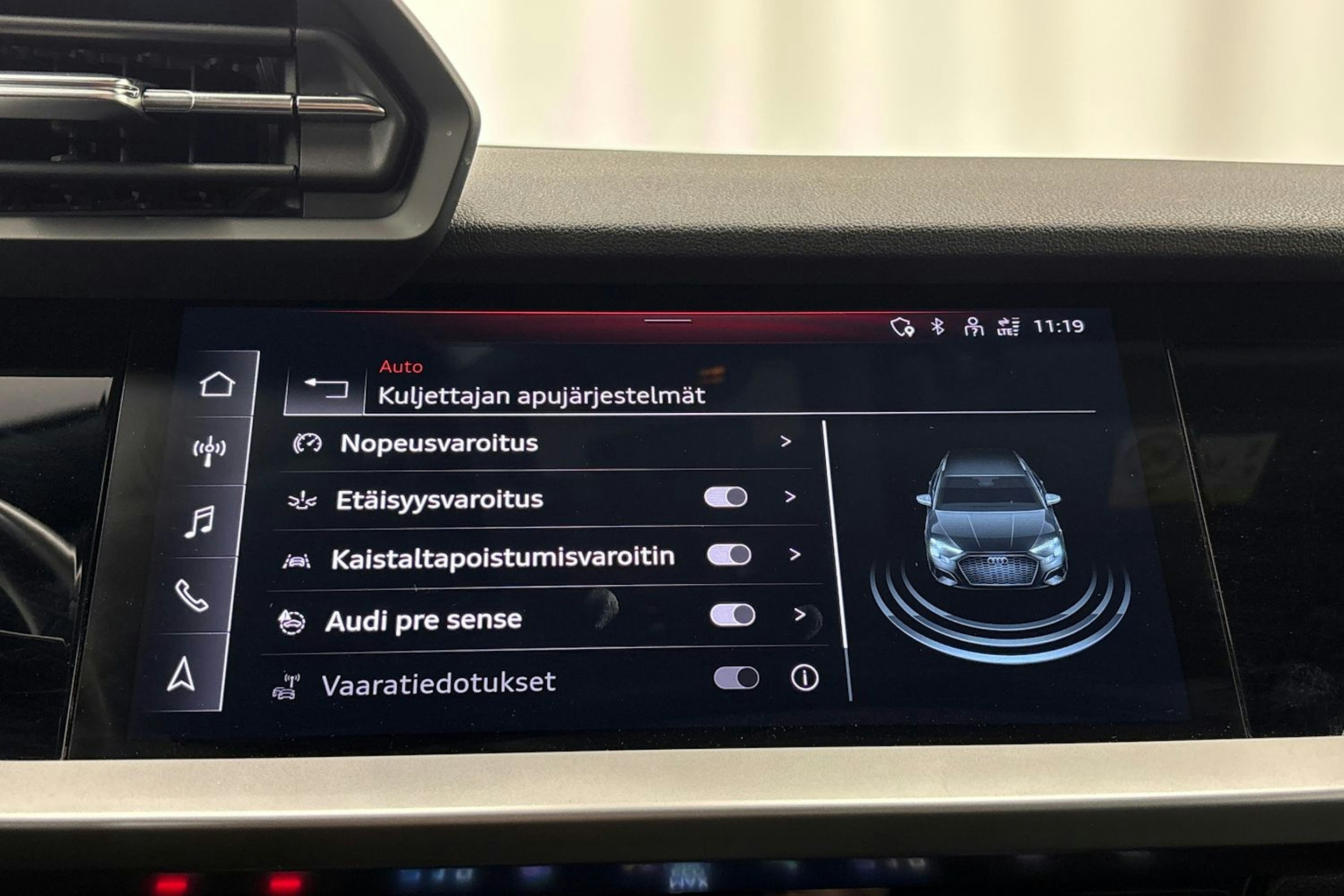 valkoinen Audi A3 2021 kuva 18.