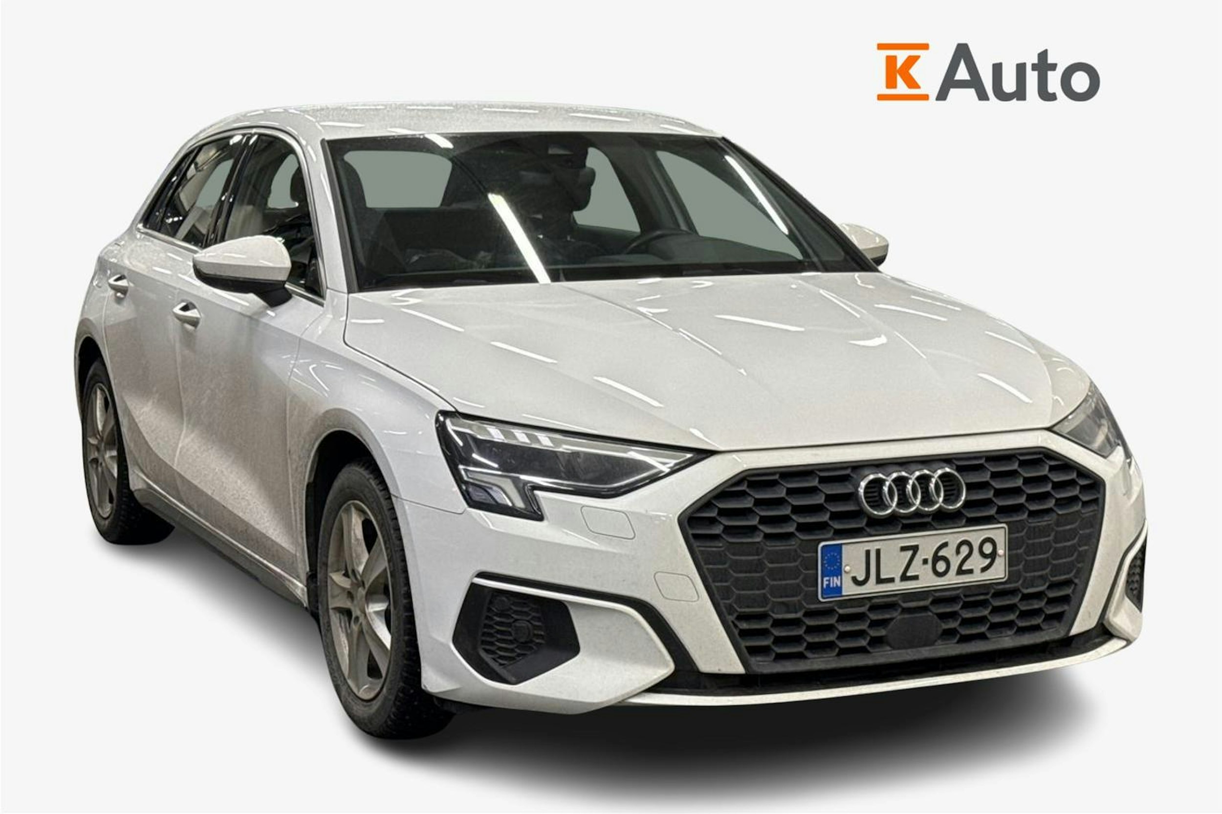 valkoinen Audi A3 2021 kuva 1.