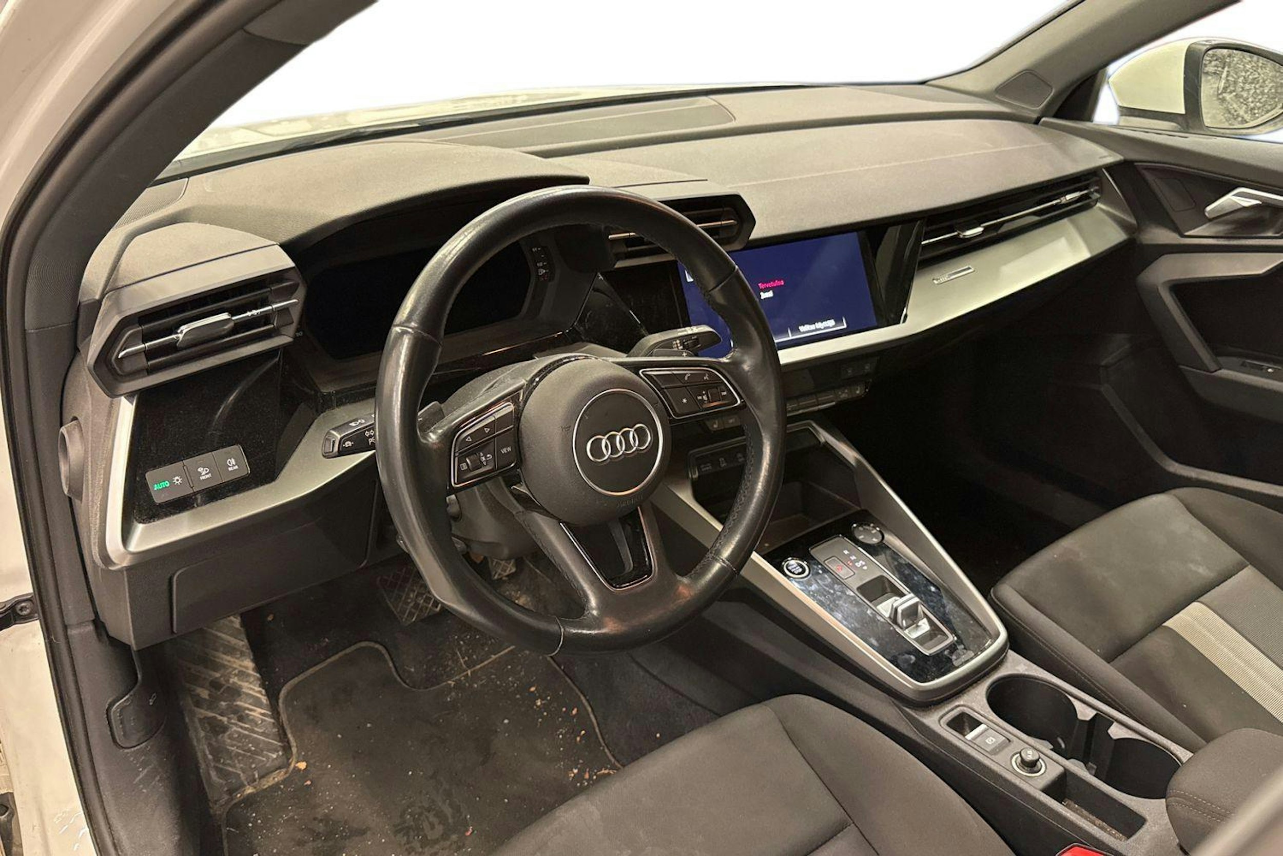 valkoinen Audi A3 2021 kuva 3.