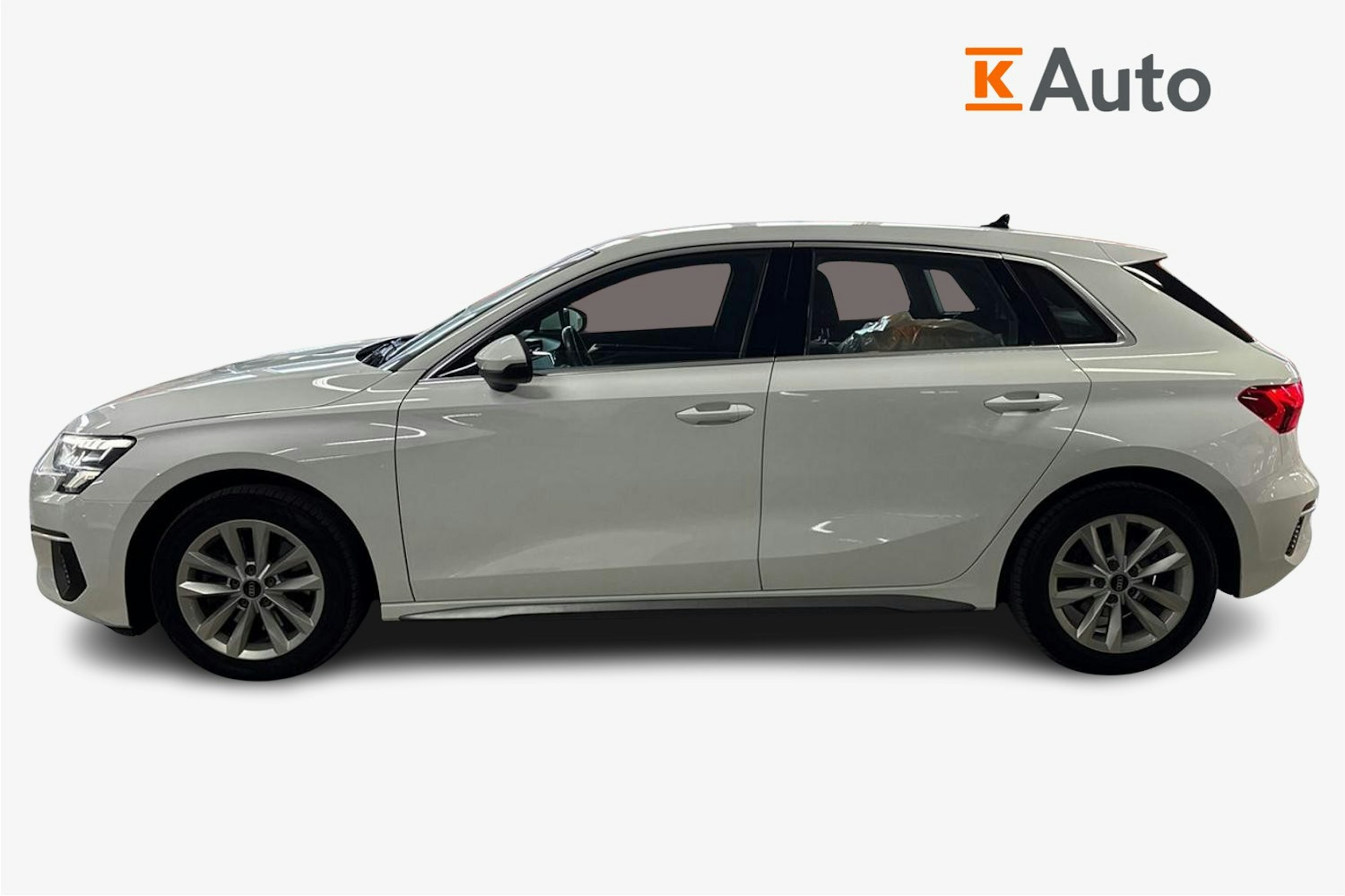 valkoinen Audi A3 2021 kuva 6.