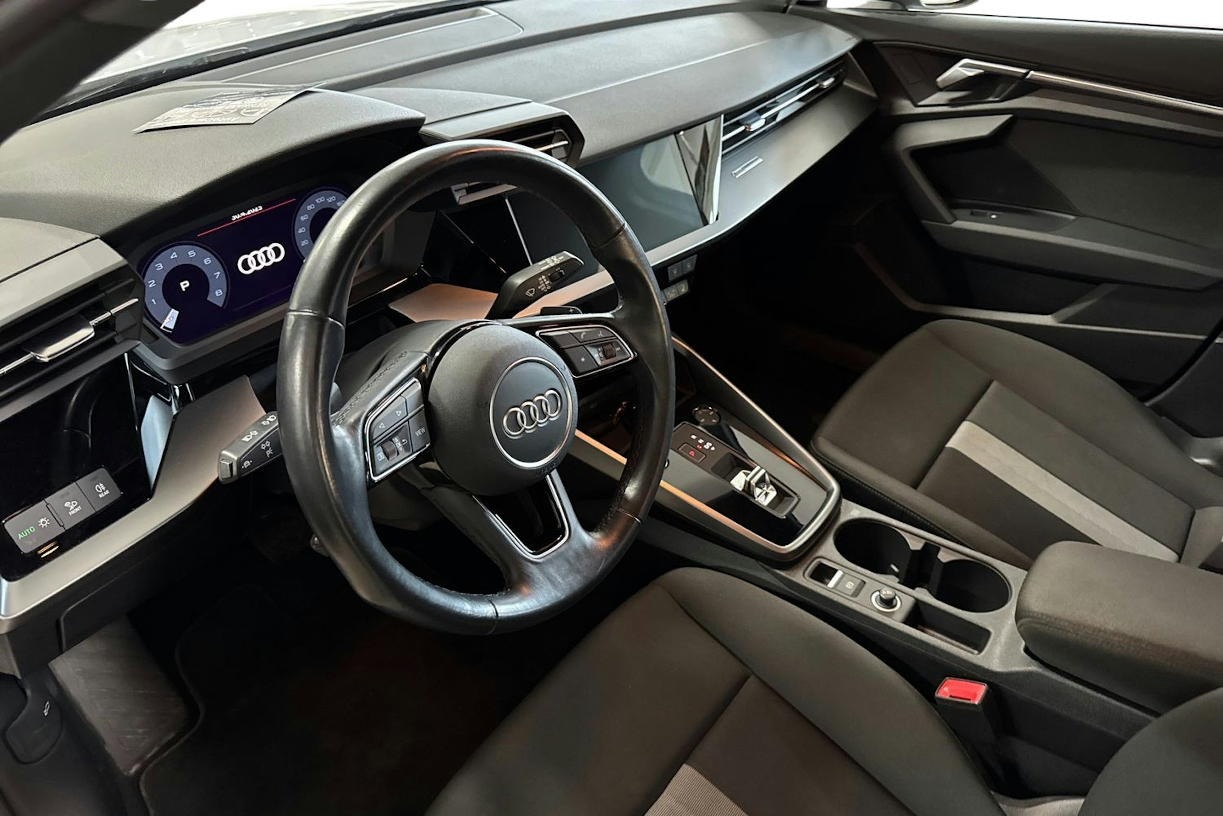 valkoinen Audi A3 2021 kuva 7.