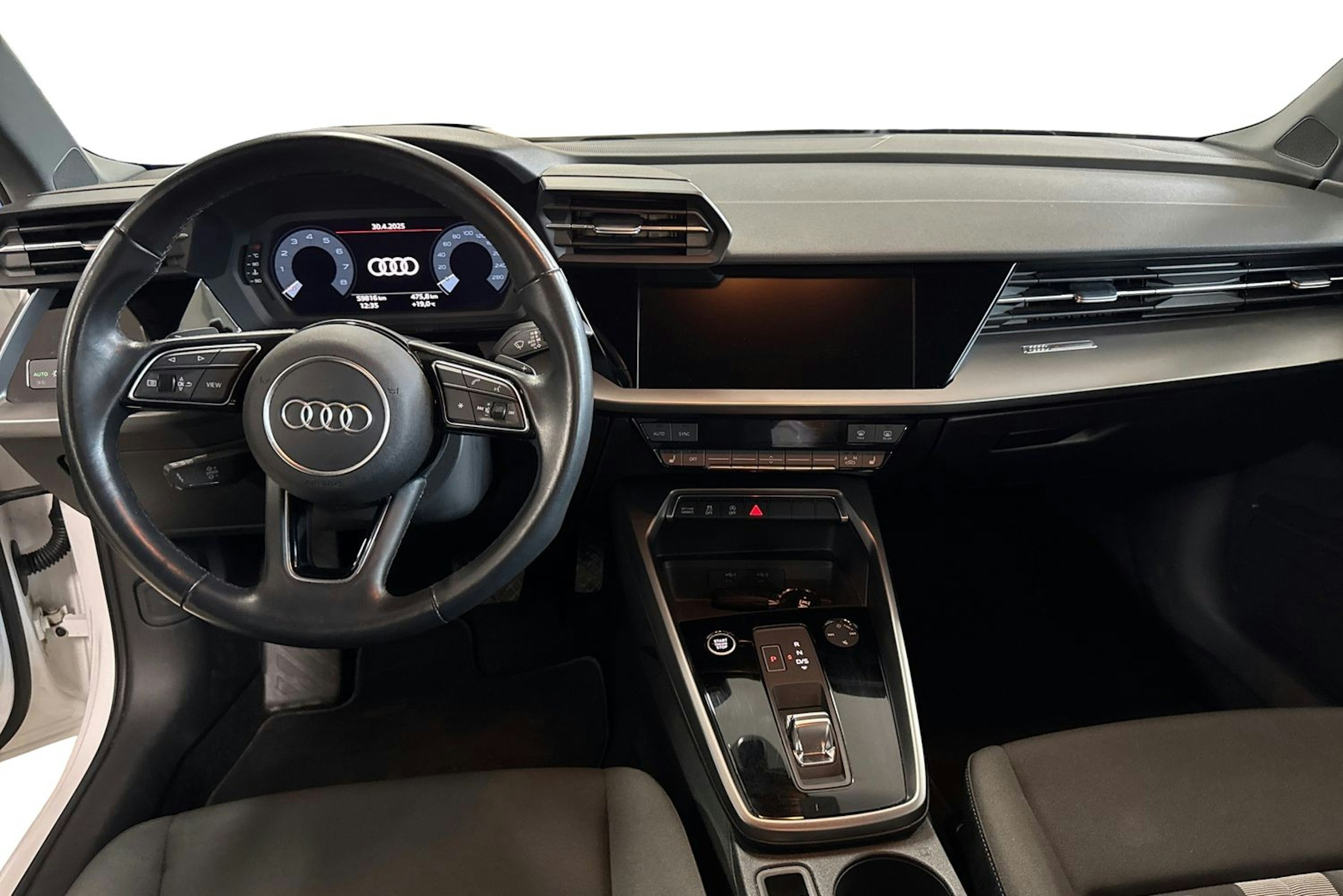 valkoinen Audi A3 2021 kuva 9.