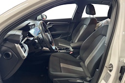 valkoinen Audi A3 2021 kuva 10.