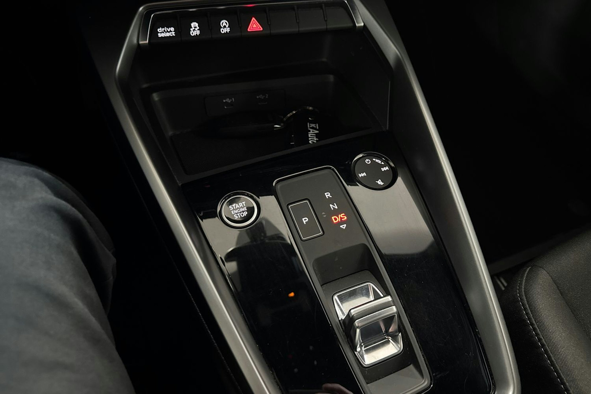 valkoinen Audi A3 2021 kuva 18.
