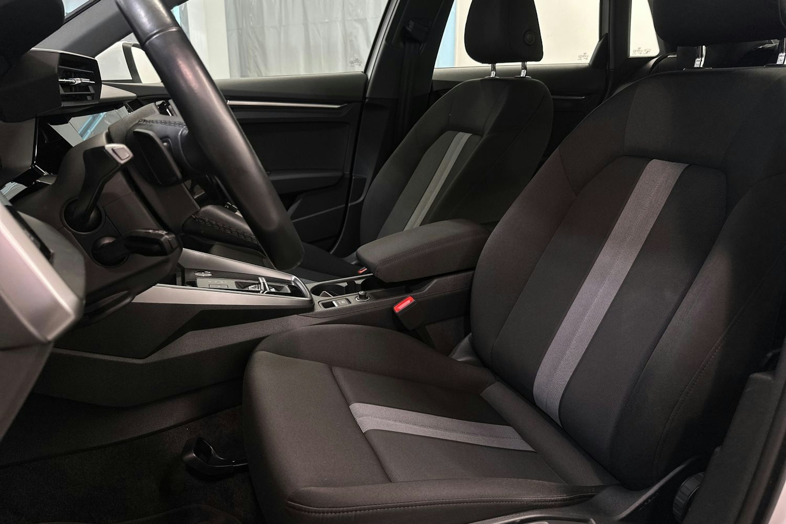 valkoinen Audi A3 2021 kuva 9.