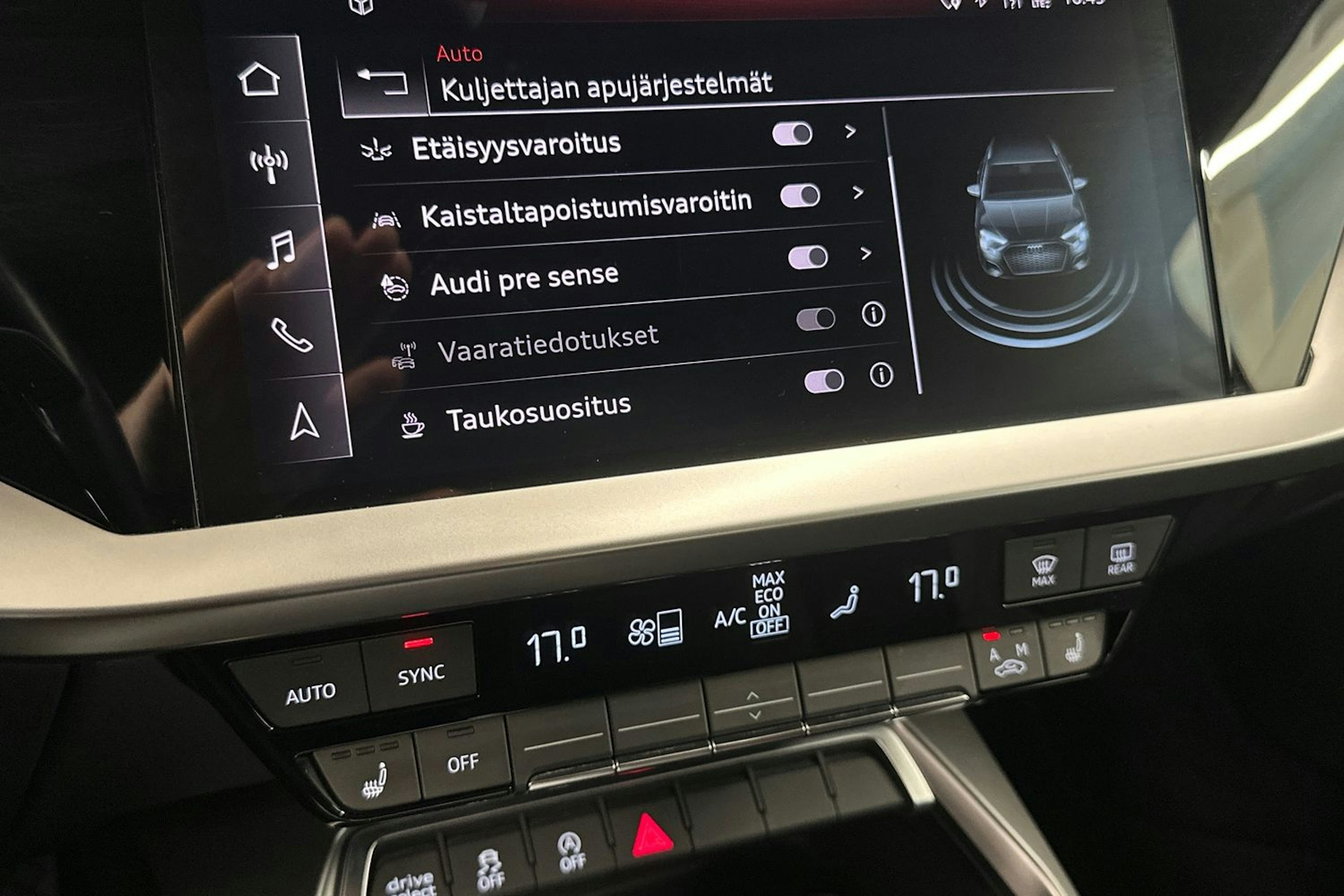 valkoinen Audi A3 2021 kuva 19.