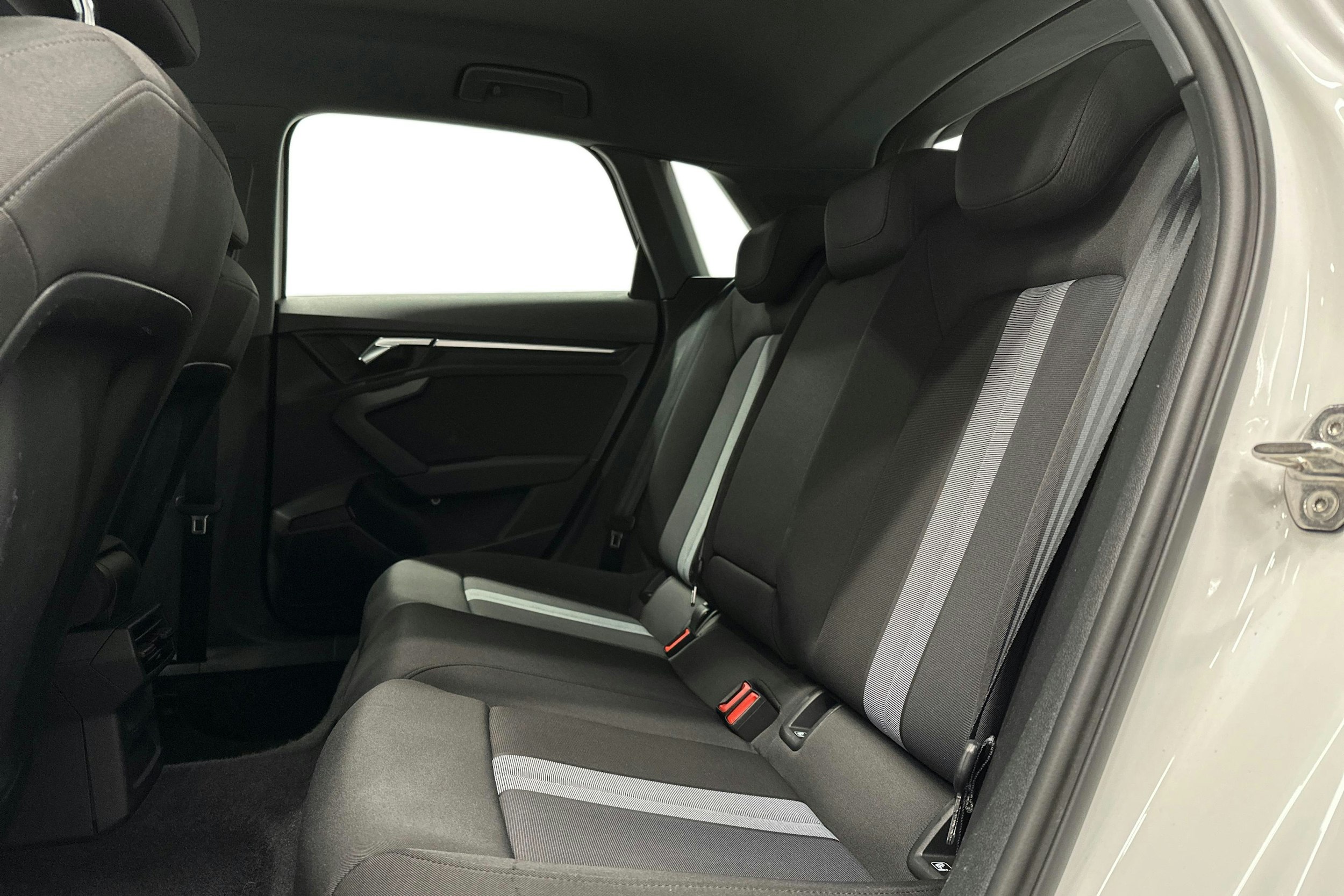 valkoinen Audi A3 2021 kuva 10.
