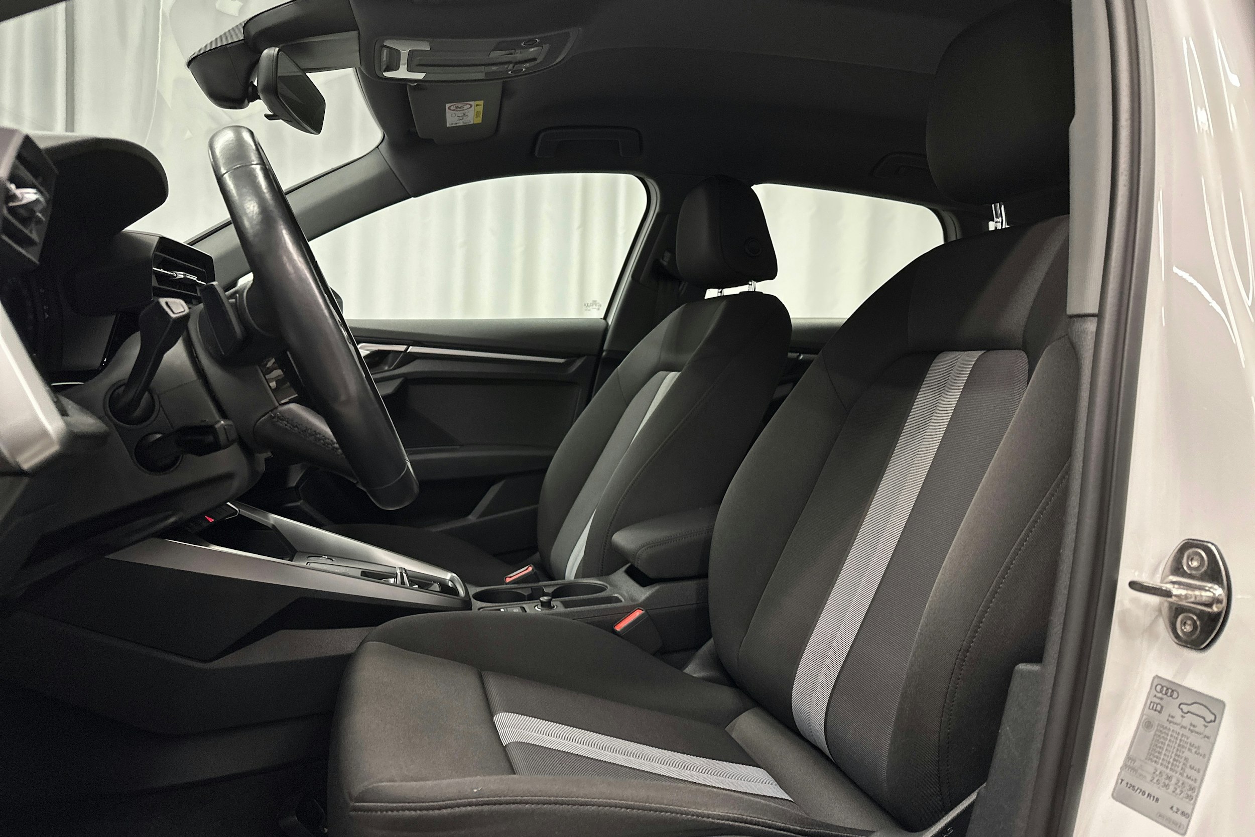 valkoinen Audi A3 2021 kuva 15.