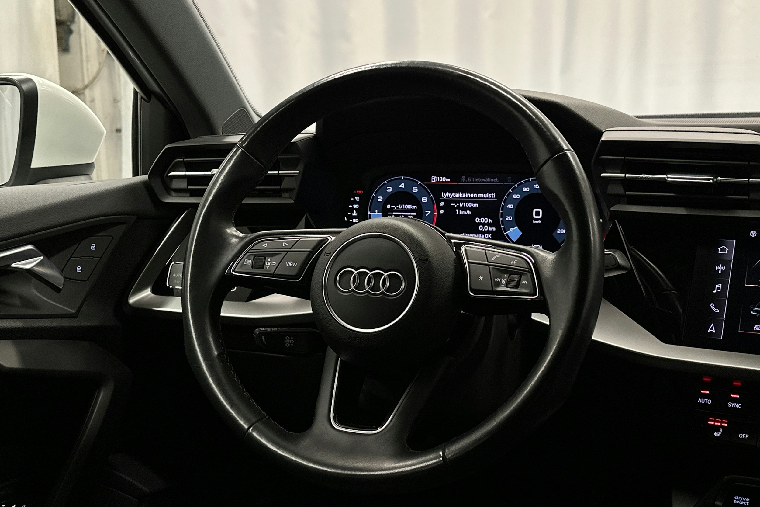 valkoinen Audi A3 2021 kuva 16.