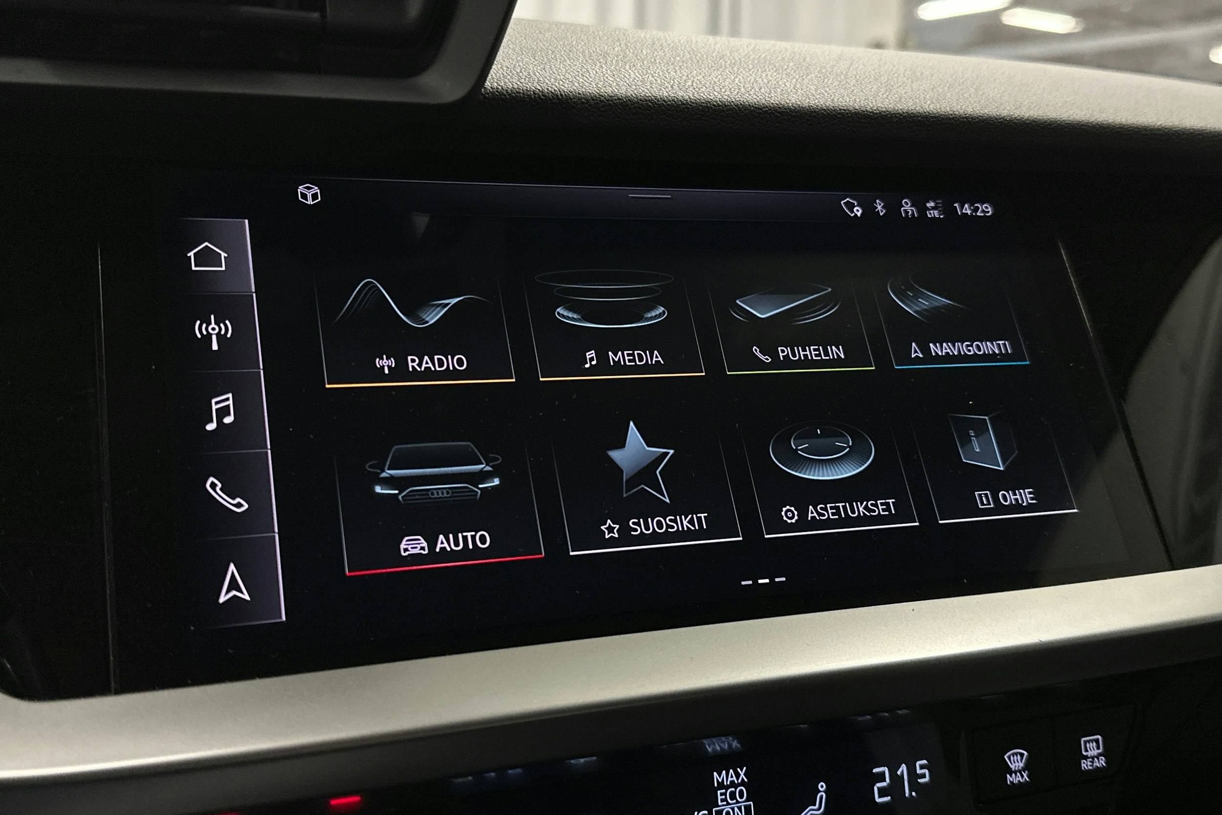 valkoinen Audi A3 2021 kuva 22.
