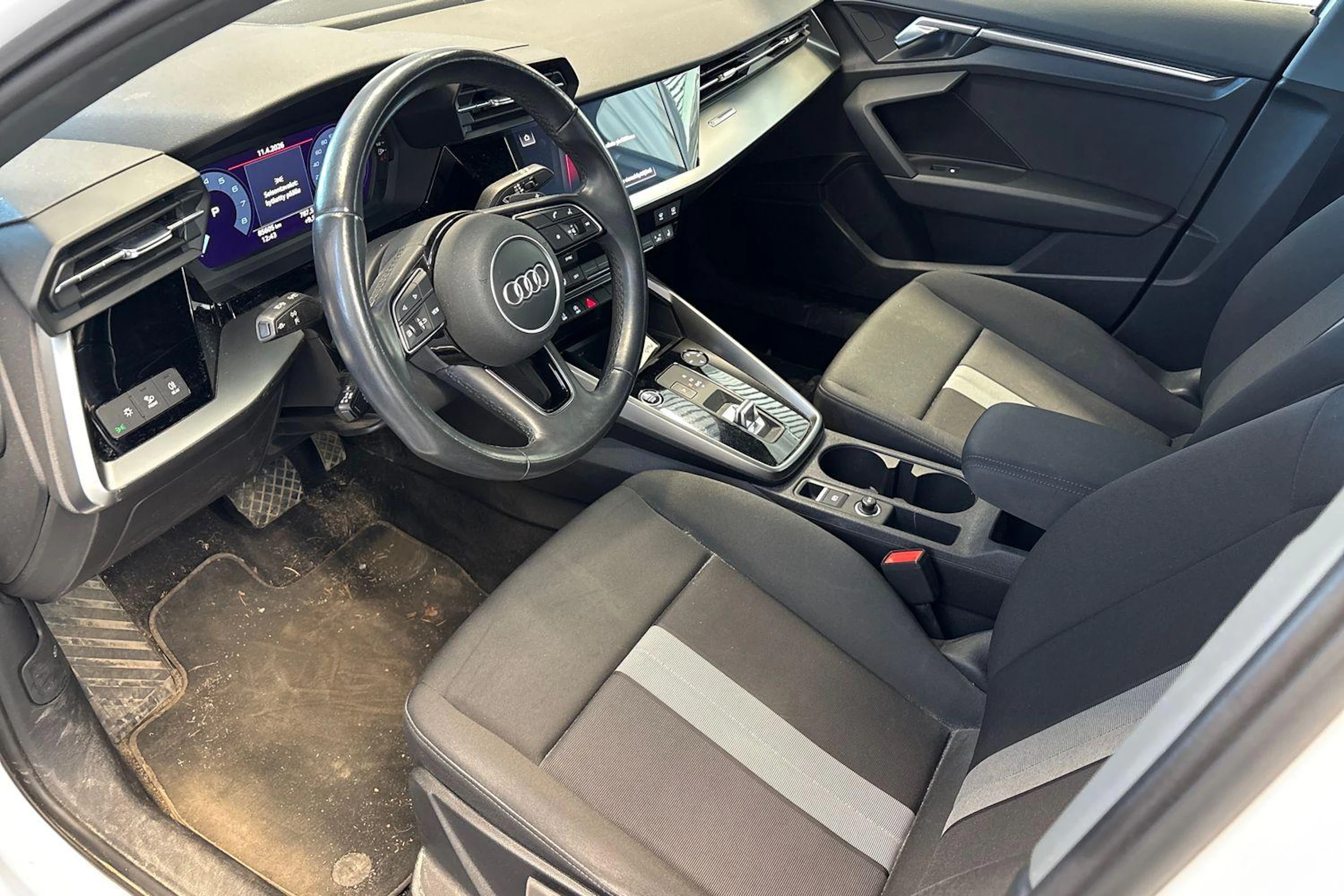 valkoinen Audi A3 2021 kuva 3.